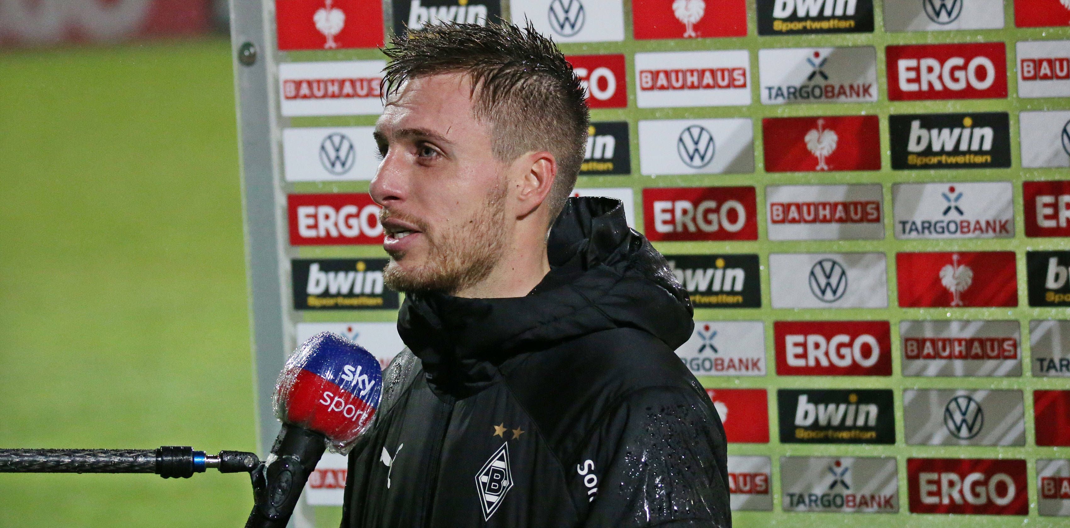 Borussias Patrick Herrmann im Gespräch mit den Medien nach dem DFB-Pokal-Spiel bei der SV Elversberg am 22.12.2020.