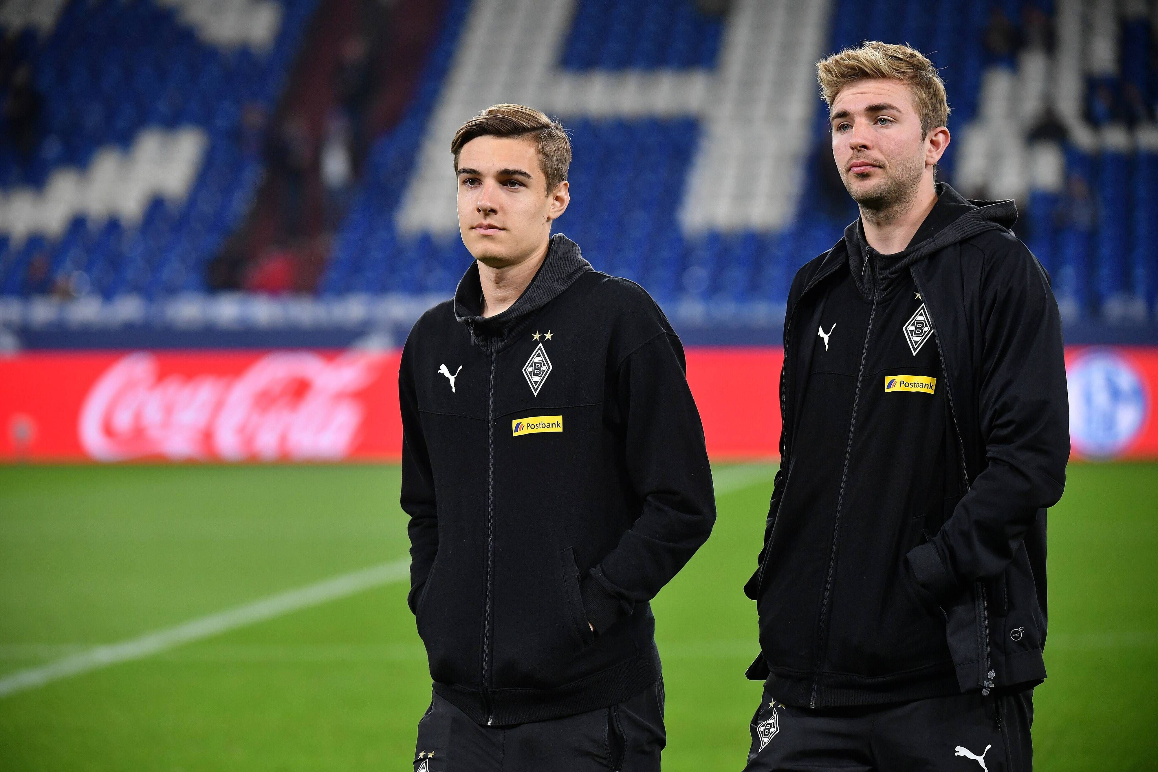 Borussias Mittelfeld-Spieler Florian Neuhaus (l.) und Christoph Kramer (r.) beim Auswärtsspiel in Gelsenkirchen in der Saison 2019/20 am 17.01.20.
