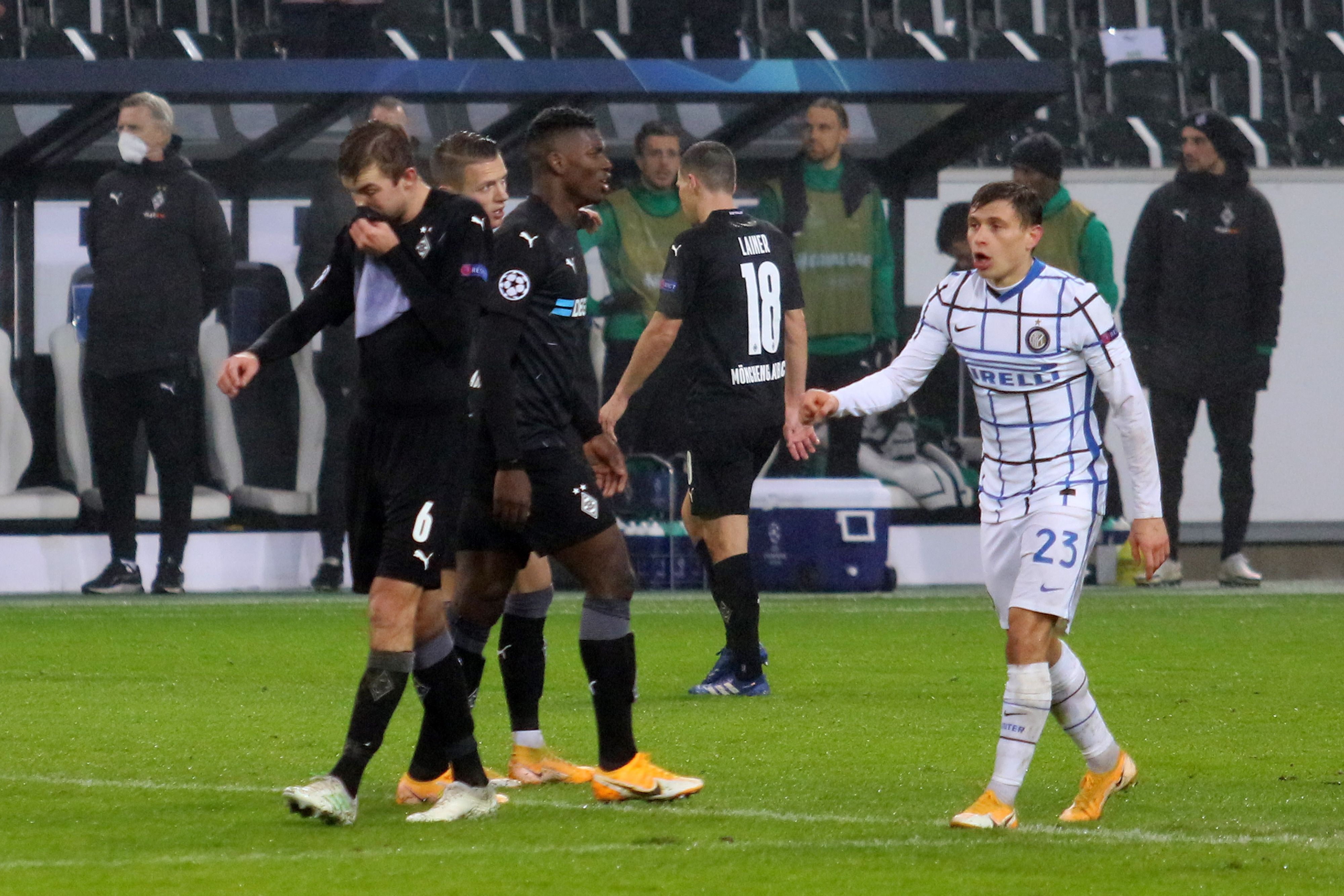 Die Teams von Borussia Mönchengladbach und Inter Mailand beim Champions-League-Gruppen-Spiel des 5. Spieltags am 1.12.2020 im Borussia-Park.