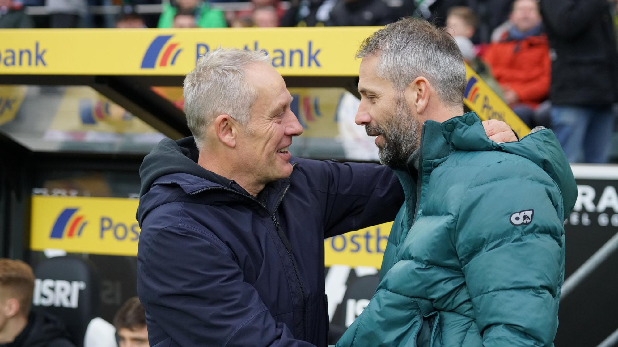 Gladbachs Trainer Marco Rose (r.) und Freiburgs Christian Streich, hier beim Aufeinandertreffen im Bundesliga-Match 2019/20 im Borussia-Park.