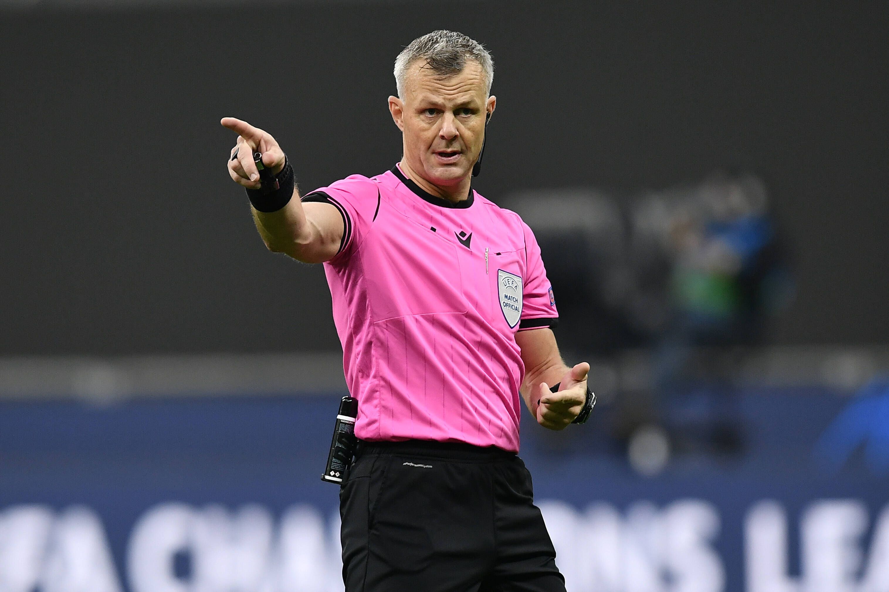 Schiedsrichter Björn Kuipers, hier beim Champions-League-Duell der Borussia im Oktober bei Inter Mailand (2:2), leitet auch Gladbachs Auftritt in der Gruppe B am Mittwoch bei Real Madrid.