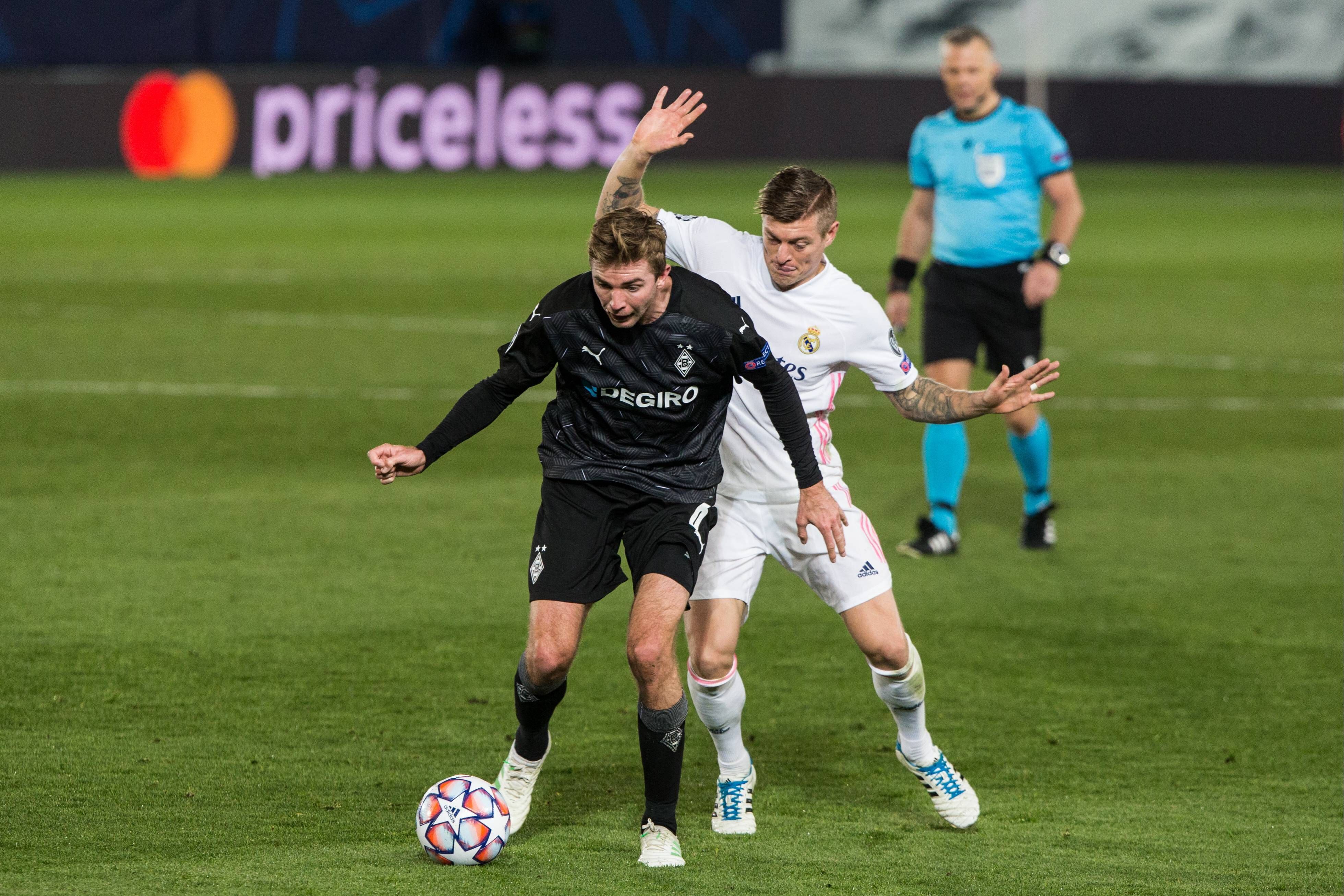 Borussias Christoph Kramer (r.) konnte gegen Toni Kroos (l.) und Real Madrid nicht überzeuge.