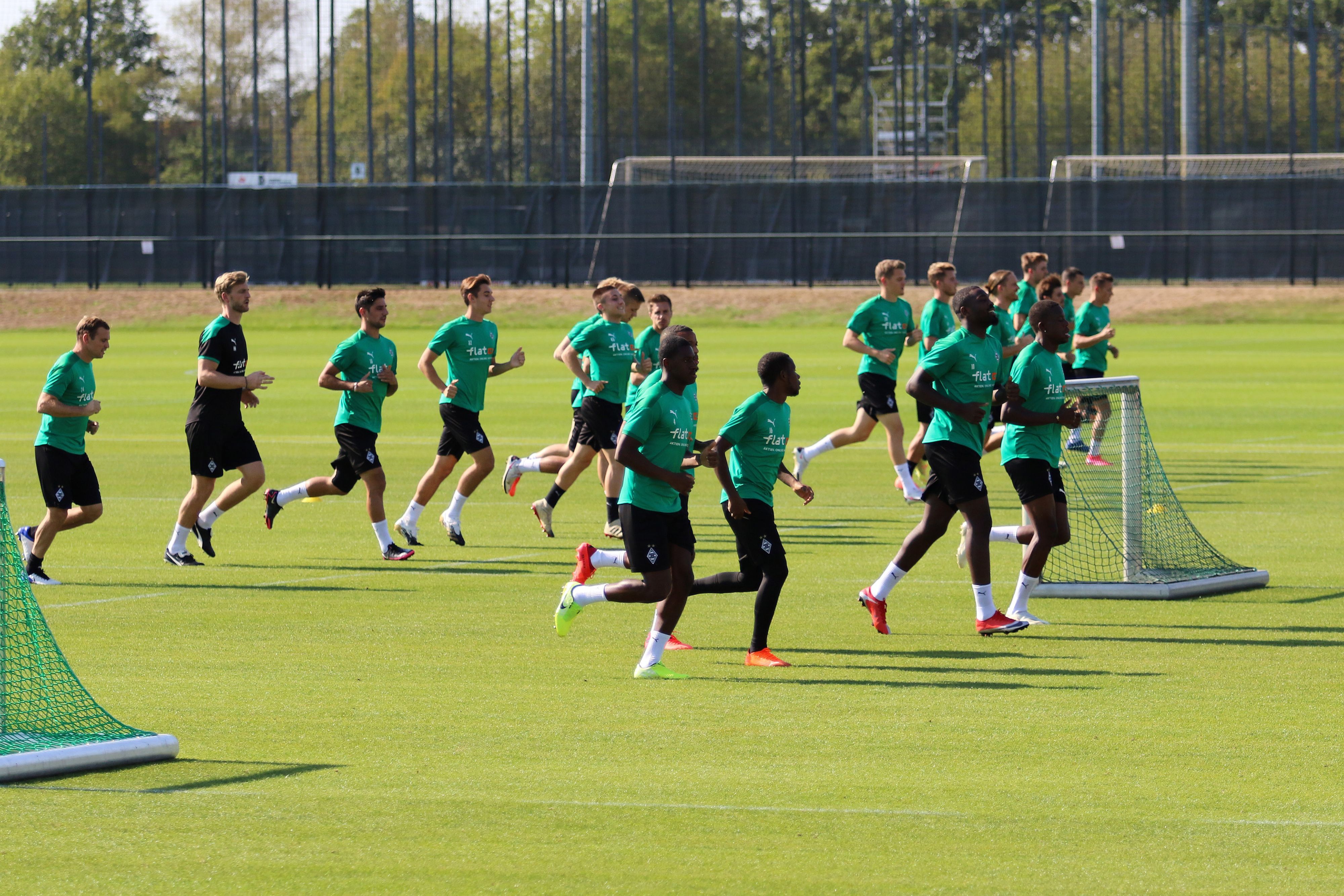 Borussia Mönchengladbach läuft auf dem Trainingsplatz im Borussia-Park.