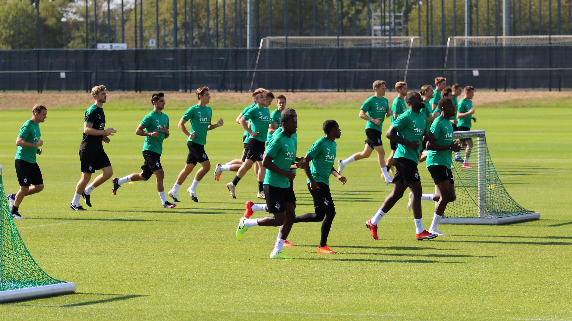 Borussia Mönchengladbach läuft auf dem Trainingsplatz im Borussia-Park.