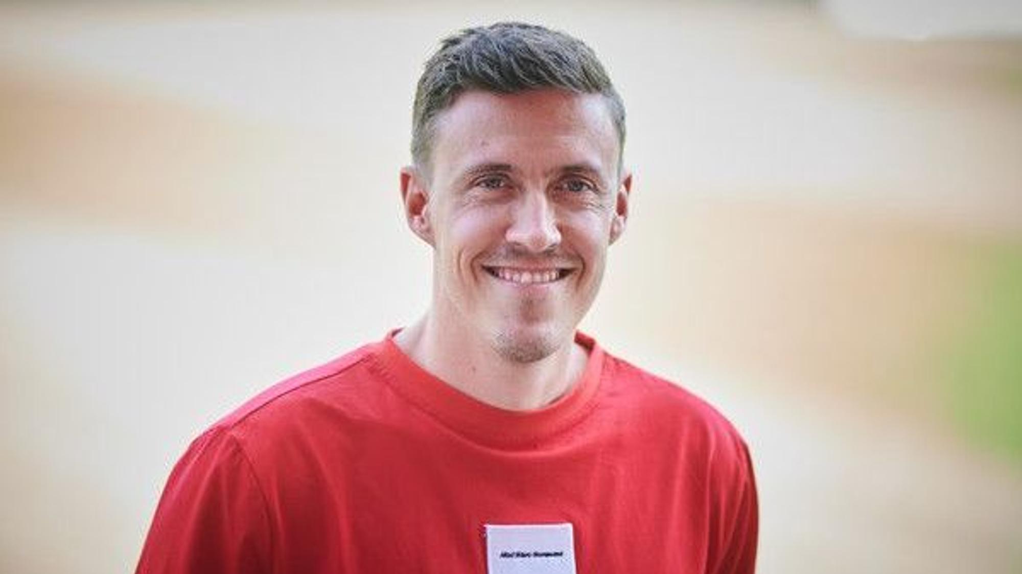 Fußballer Max Kruse von Union Berlin lächelt in die Kamera.