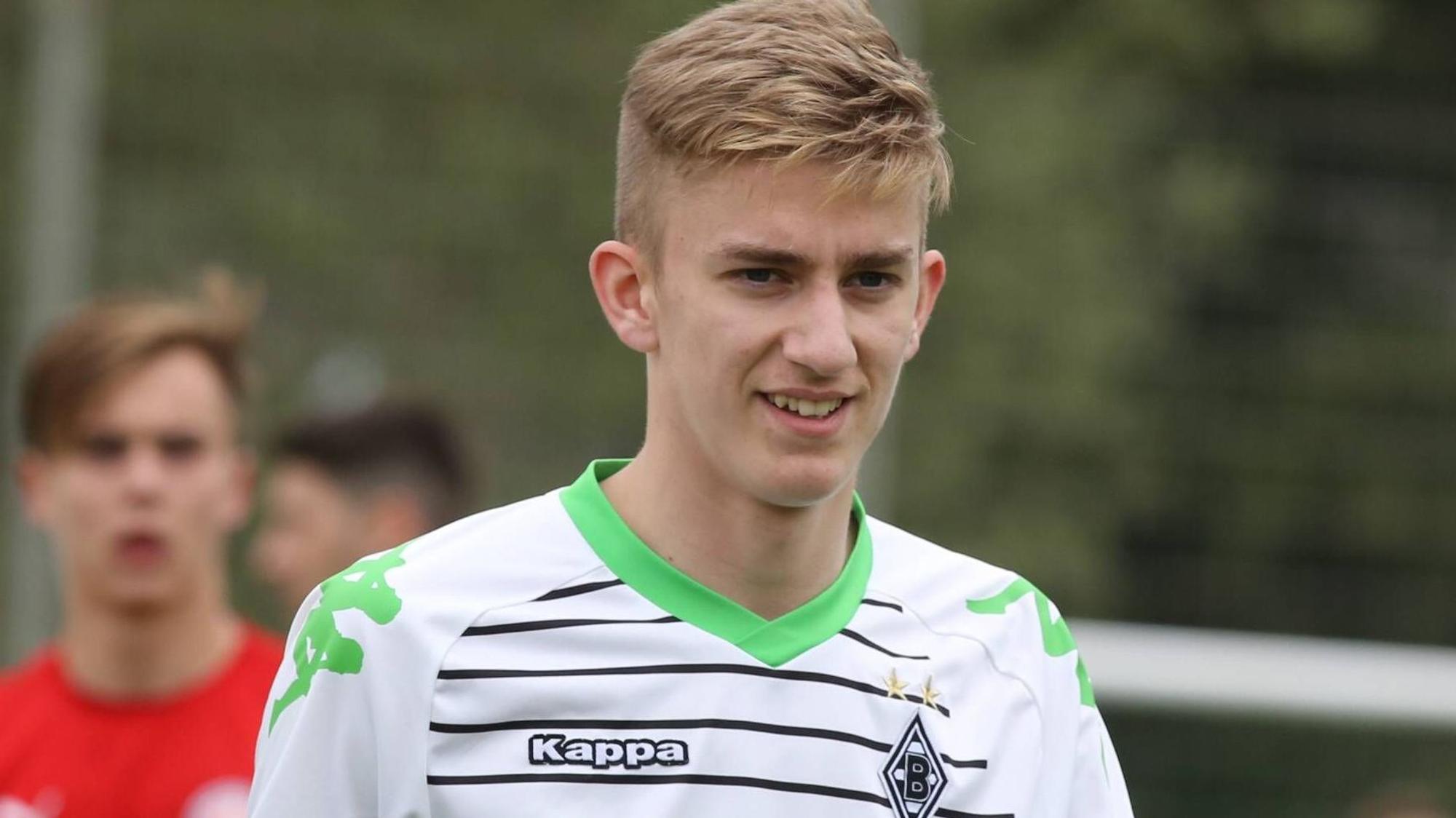 Sinan Kurt im Trikot von Borussia Mönchengladbach bei einem Spiel in der A-Jugend.