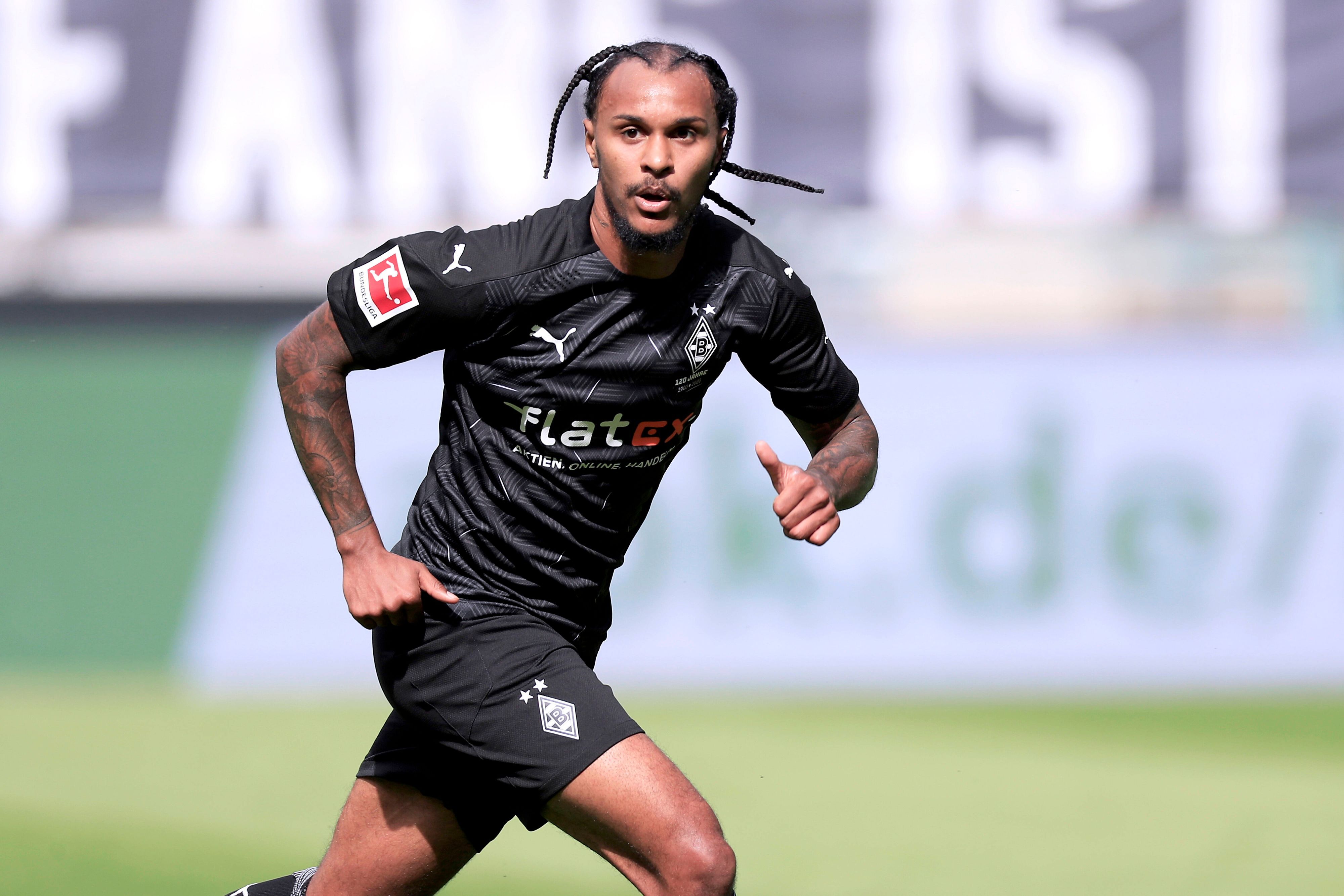 Valetino Lazaro beim Sprint während des Testspiels gegen Greuther Fürth.