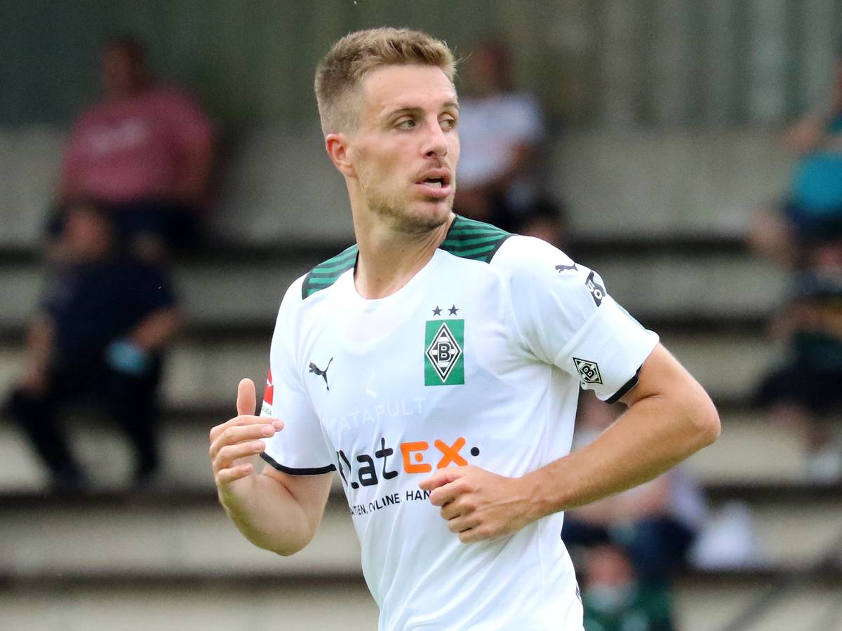 Gladbachs Patrick Herrmann läuft im Gladbach-Trikot im Testspiel der Borussia gegen Viktoria Köln.