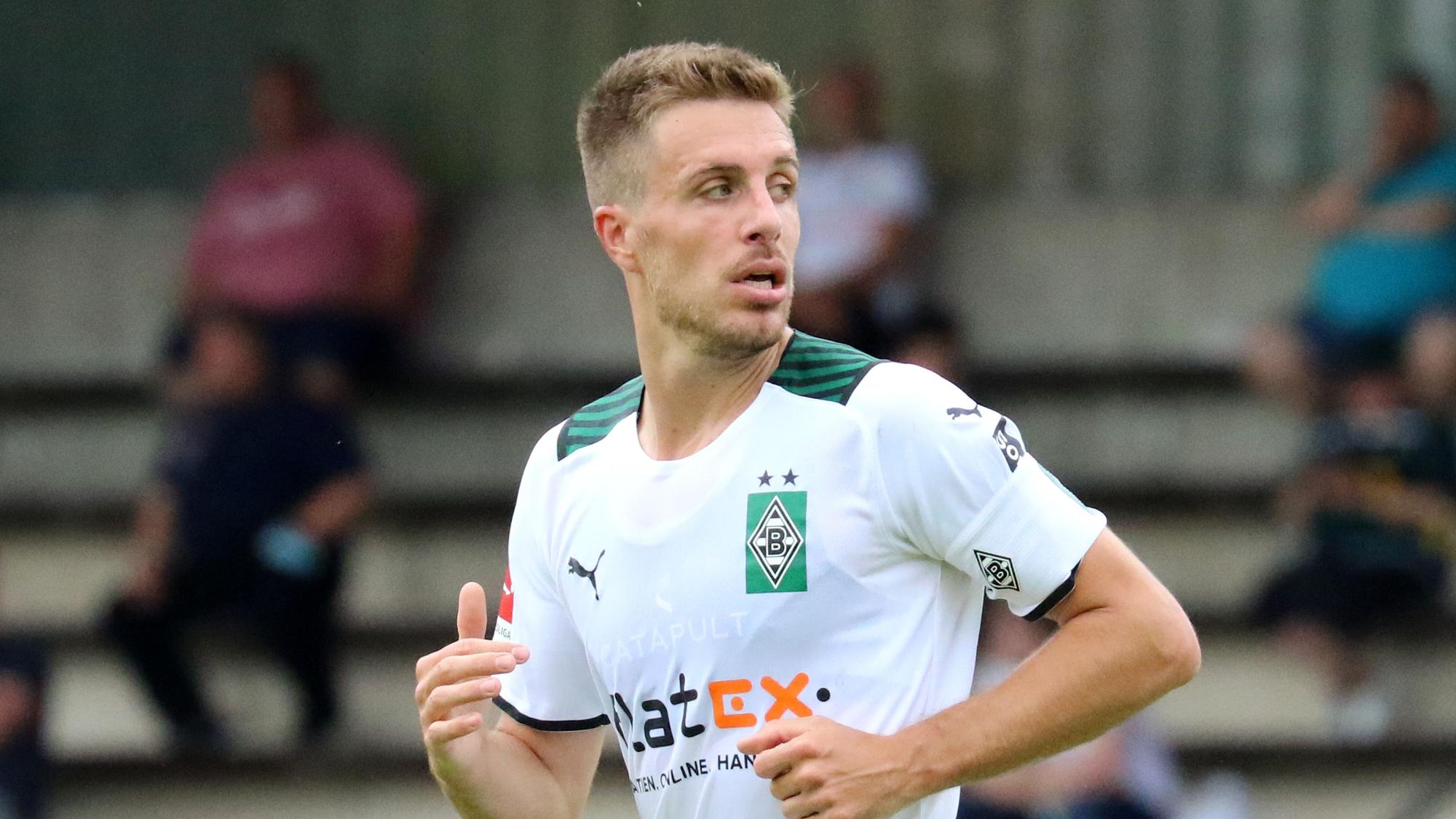 Gladbachs Patrick Herrmann läuft im Gladbach-Trikot im Testspiel der Borussia gegen Viktoria Köln.
