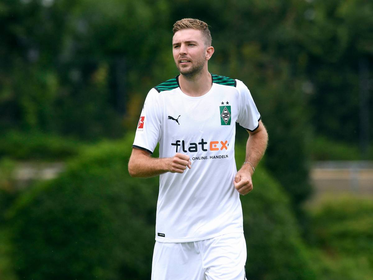 Gladbachs Christoph Kramer läuft im Borussen-Dress über den Platz.