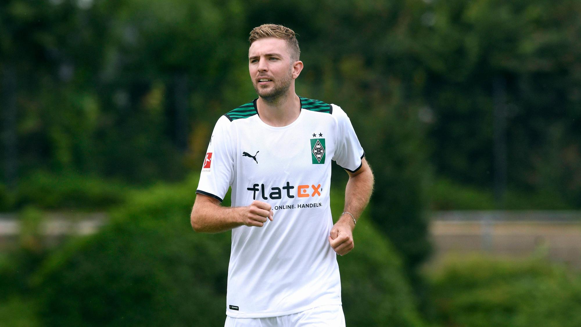 Gladbachs Christoph Kramer läuft im Borussen-Dress über den Platz.