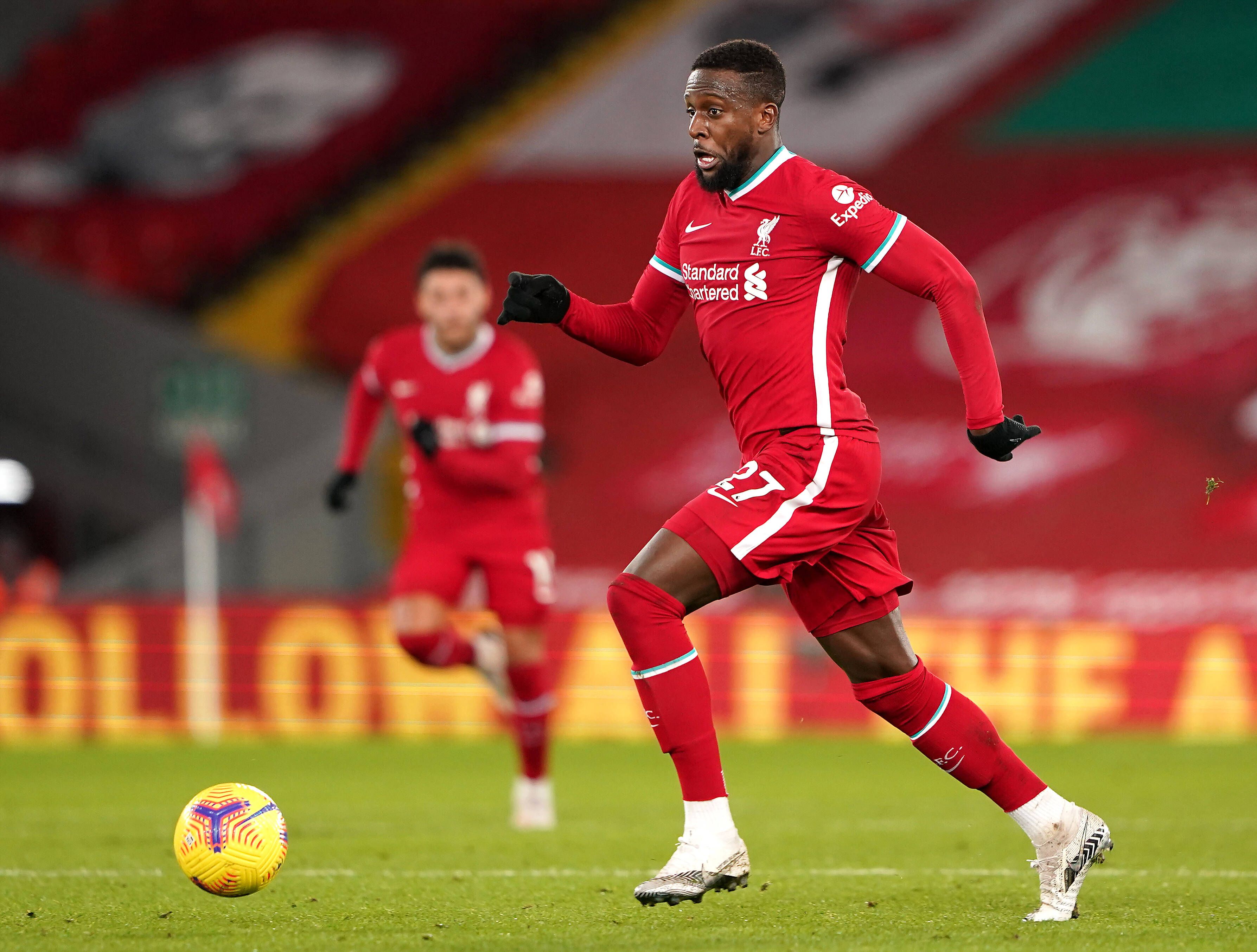 Divock Origi sprintet im Liverpool-Trikot über den Platz.