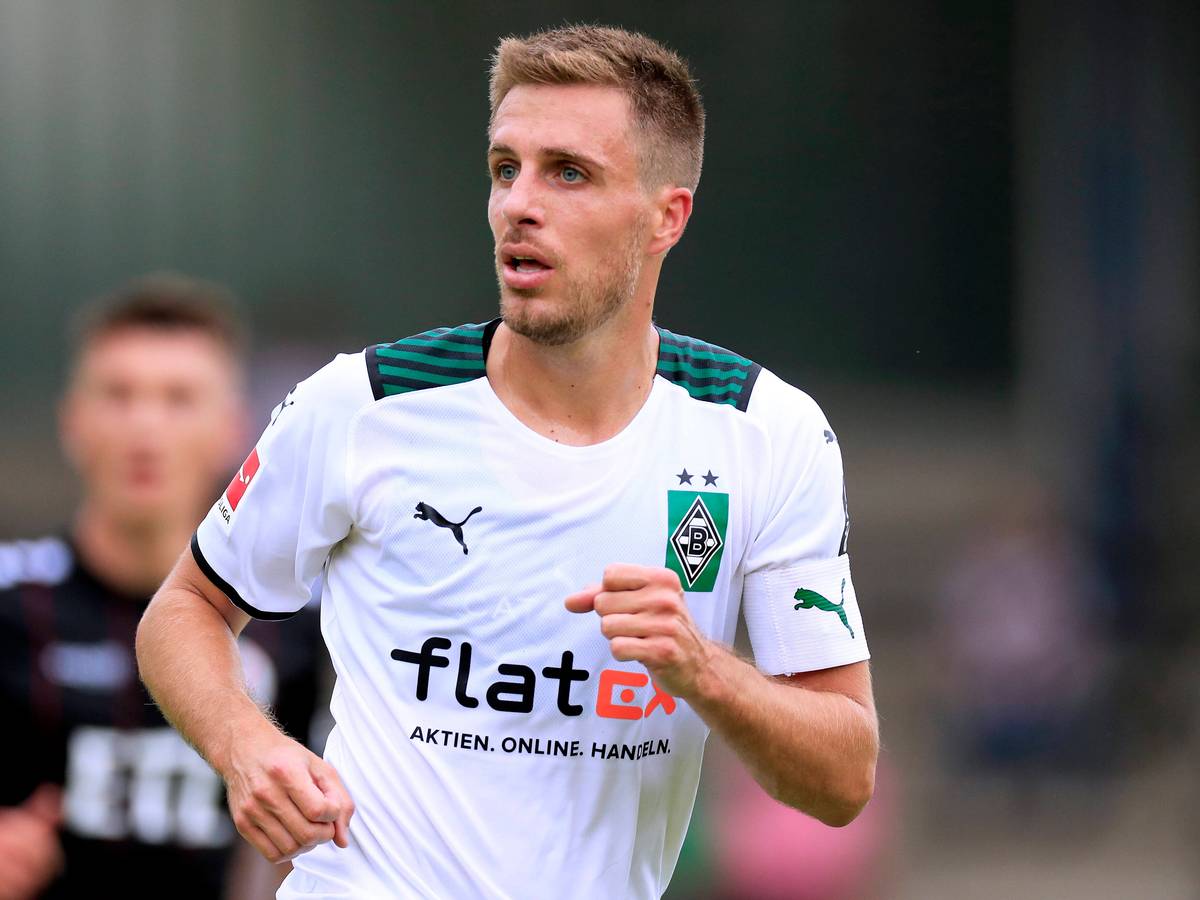 Gladbachs Patrick Herrmann läuft beim Testspiel der Gladbacher im VfL-Trikot über den Platz.