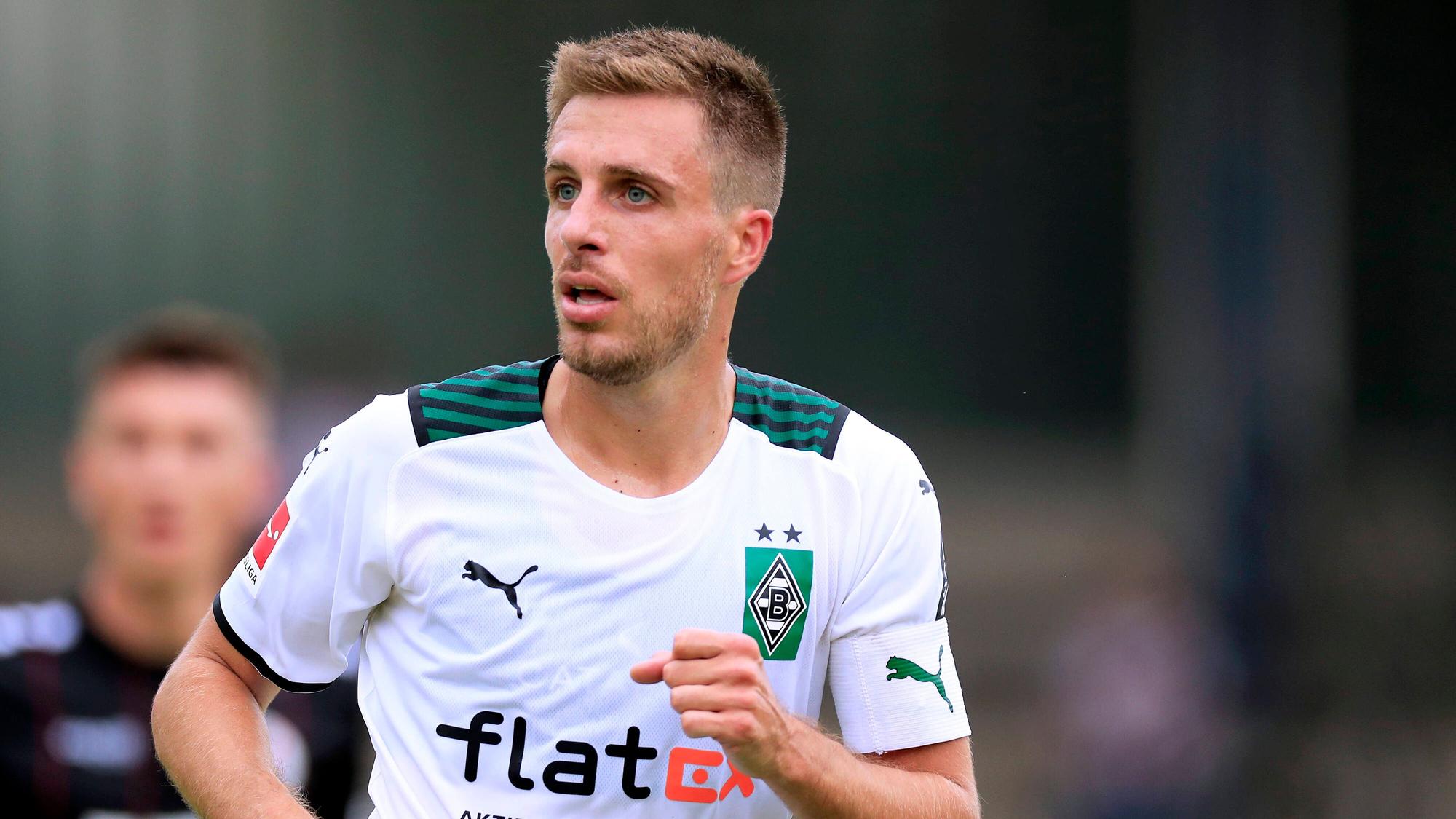 Gladbachs Patrick Herrmann läuft beim Testspiel der Gladbacher im VfL-Trikot über den Platz.