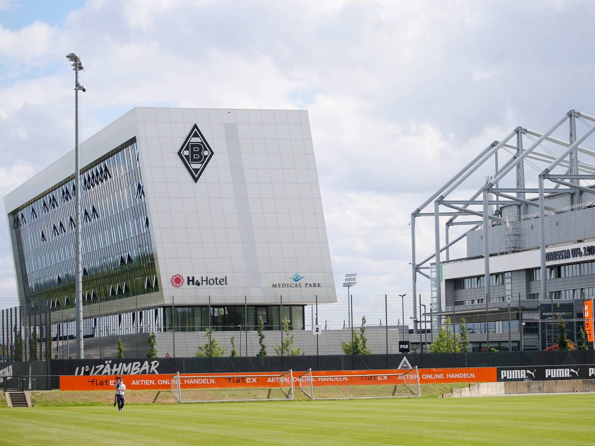 Das Trainingsgelaende mit Blick auf das H4 Hotel und den Borussia Park am 7. Juli 2021.