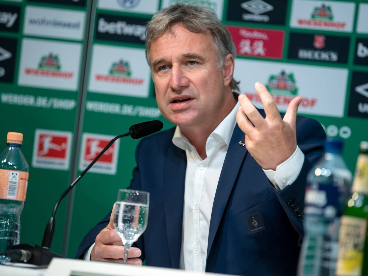 Marco Bode, hier am 10. Juli 2020 zu sehen, ist ehemaliger Aufsichtsrat-Chef von Bundesliga-Aufsteiger Werder Bremen. Bode macht eine Geste mit der Hand.