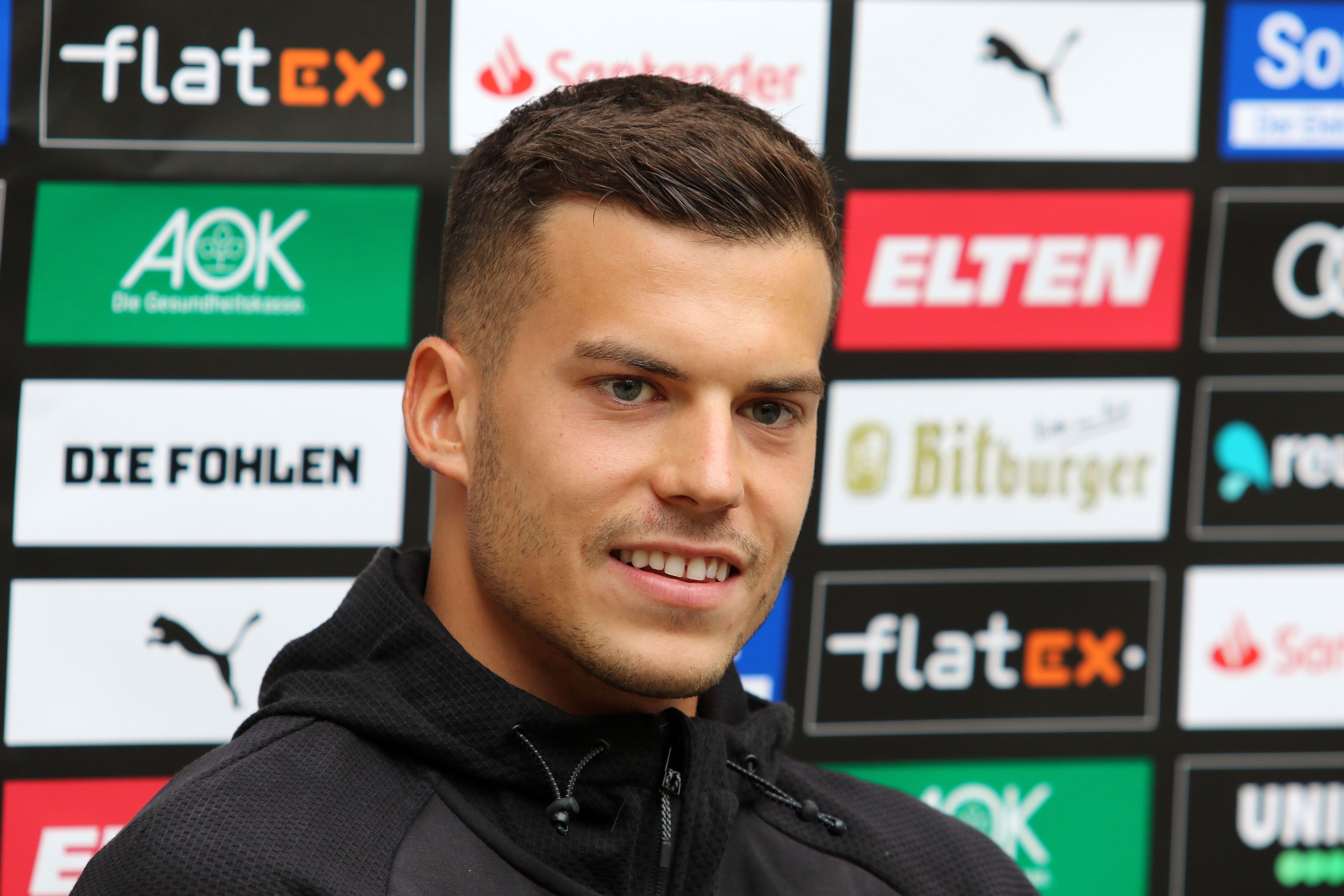 Ex-Gladbach-Profi László Bénes, hier am 19. Juli 2021 im Trainingslager in Harsewinkel bei einem Pressegespräch.
