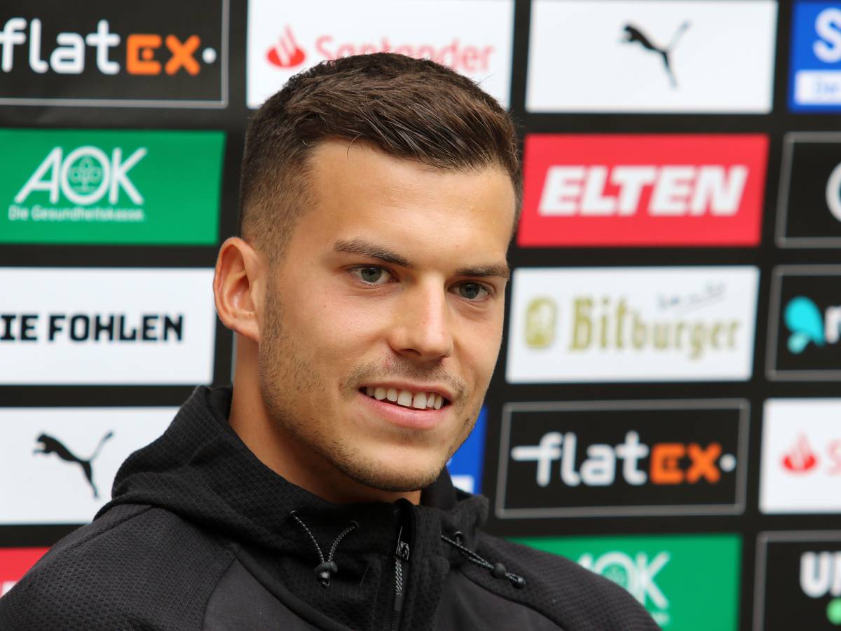 Ex-Gladbach-Profi László Bénes, hier am 19. Juli 2021 im Trainingslager in Harsewinkel bei einem Pressegespräch.