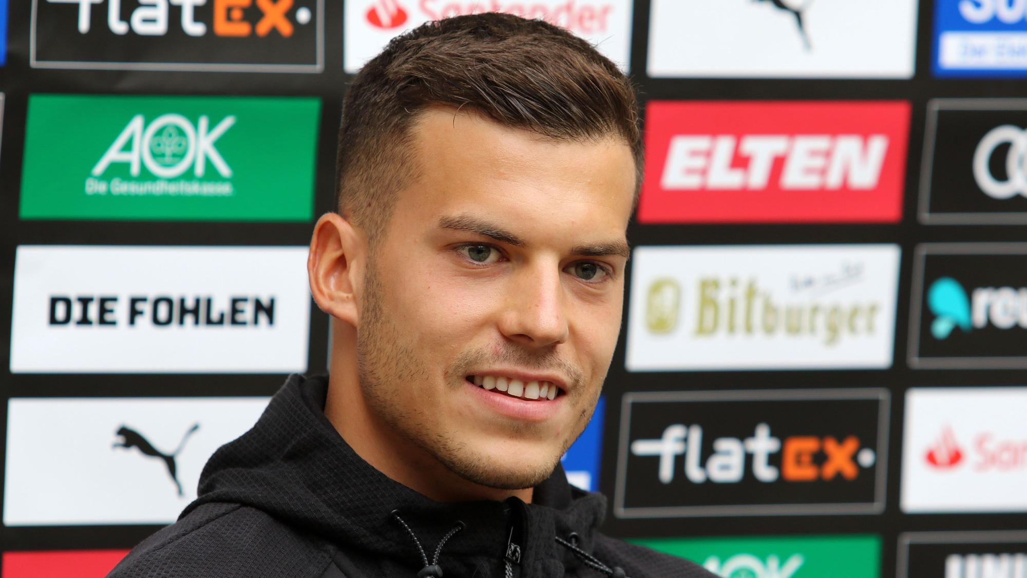 Ex-Gladbach-Profi László Bénes, hier am 19. Juli 2021 im Trainingslager in Harsewinkel bei einem Pressegespräch.