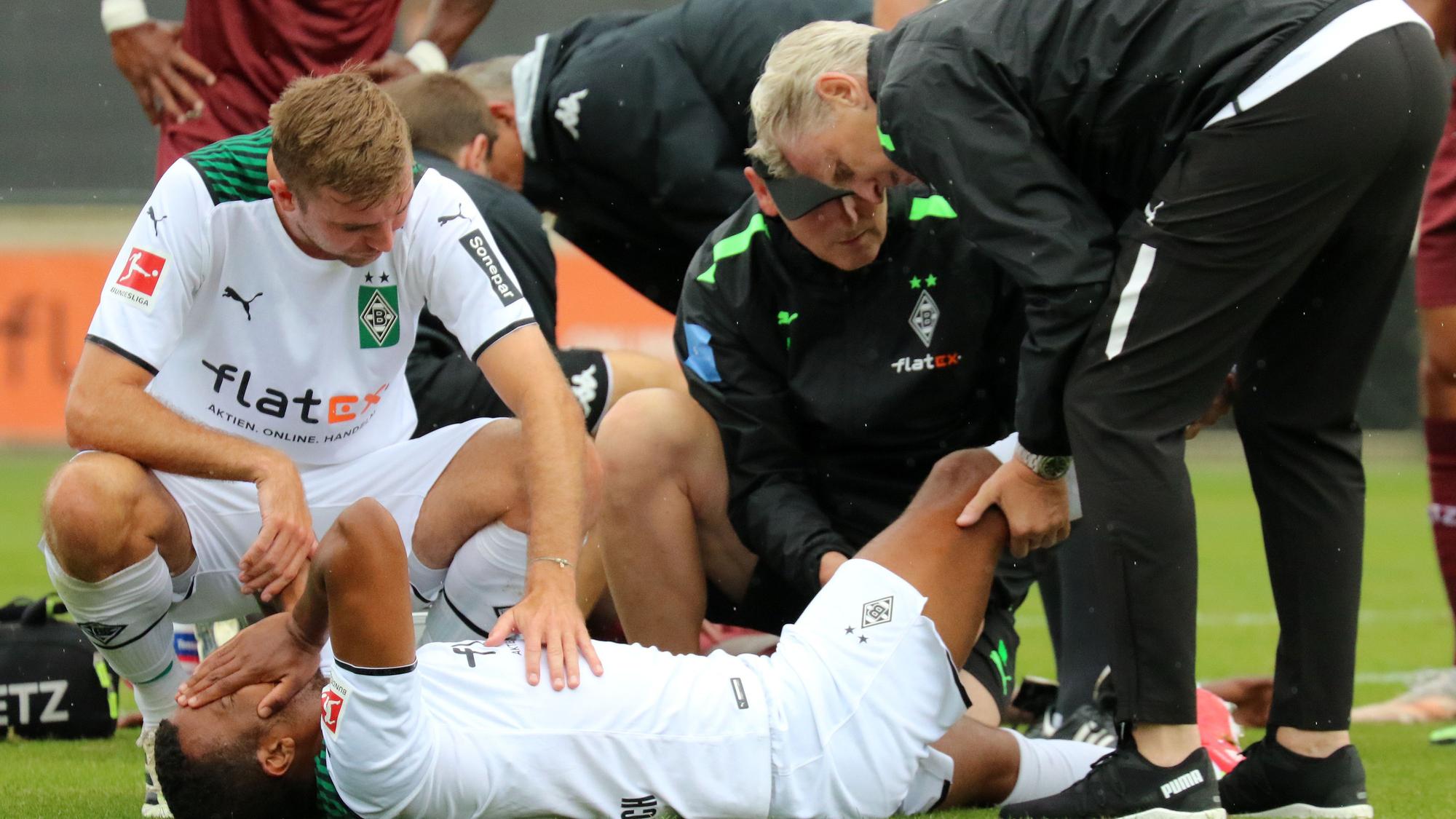 24.07.2021, Mönchengladbach, GER, Fussball, Herren, BL, Saison 2021/2022, Borussia Moenchengladbach
Testspiel
Bor. Moenchengladbach vs. FC Metz
Alassane Plea (Gladbach) verletzt