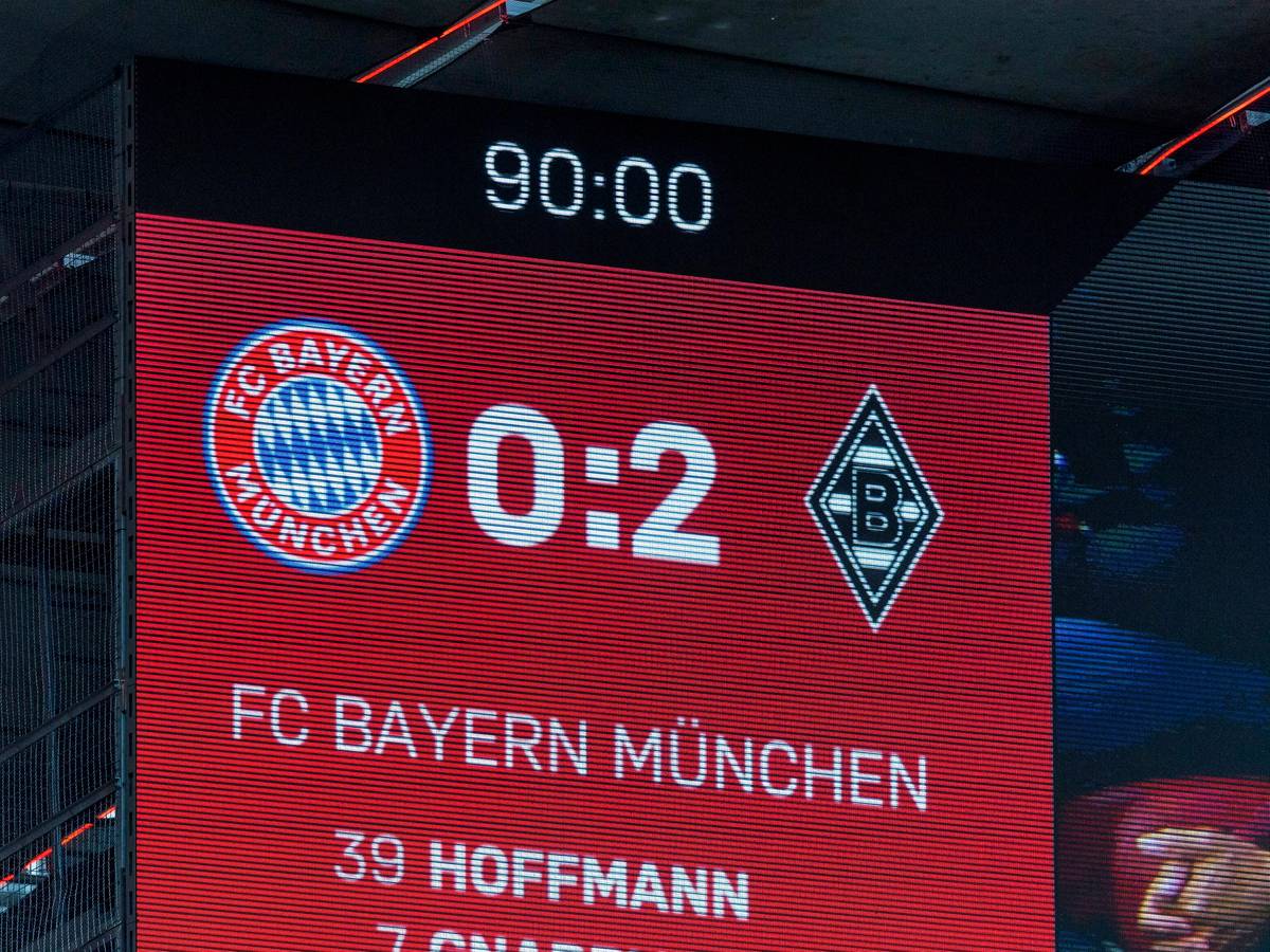 Die Anzeigetafel in der Allianz Arena zeigt das Testspielergebnis zwischen dem FC Bayern und Borussia Mönchengladbach an. Die Fohlen gewannen am 28. Juli 2021 2:0.
