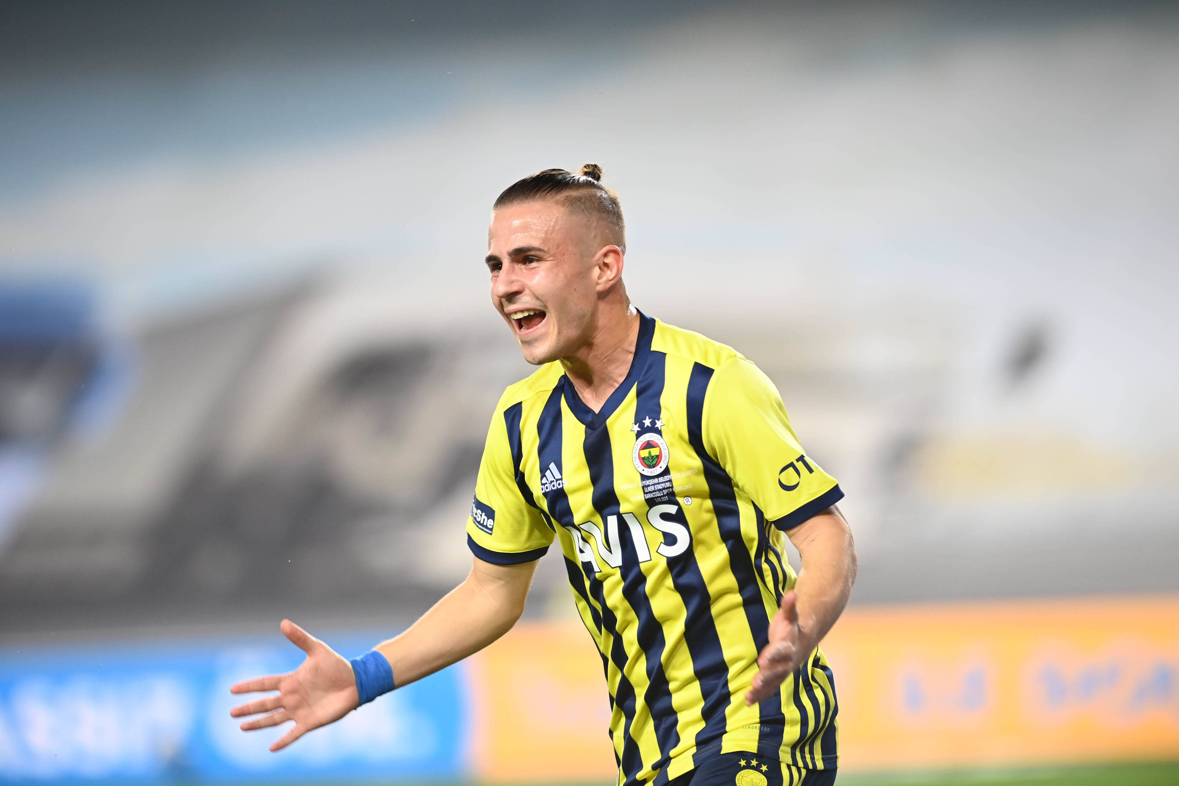 Dimitrios Pelkas von Fenerbahce Istanbul jubelt während des Super-League-Spiels gegen BB Ezurumsport im Ulker Stadion am 3. Mai 2021.