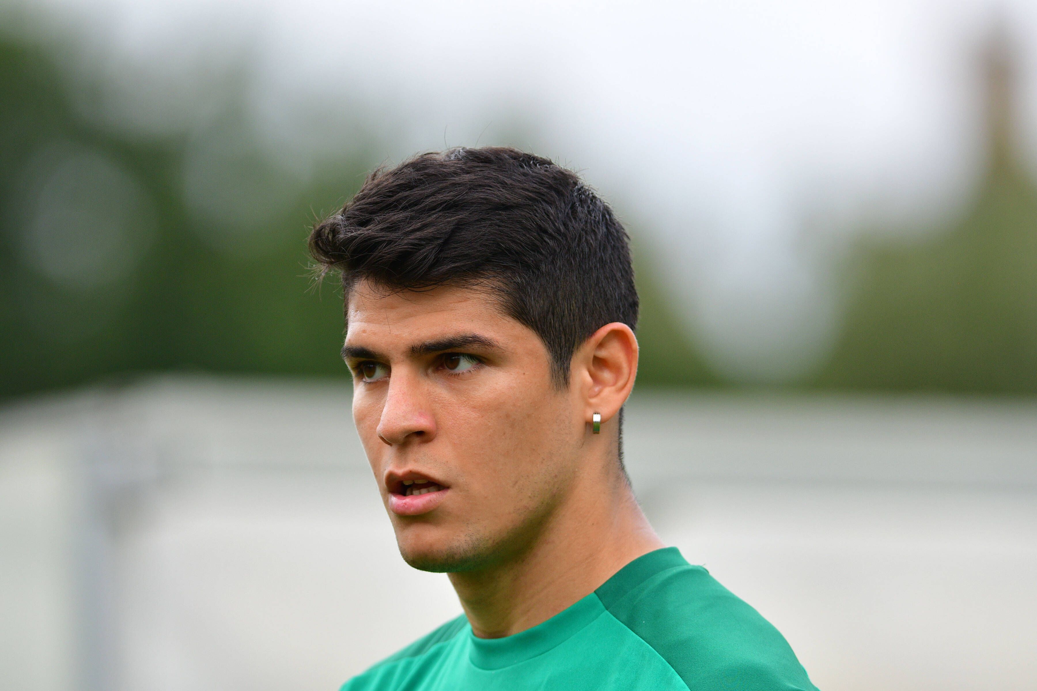 Ex-Gladbacher Julio Villalba schaut am 17. August 2020 im Trainingslager in Harsewinkel-Marienfeld skeptisch.