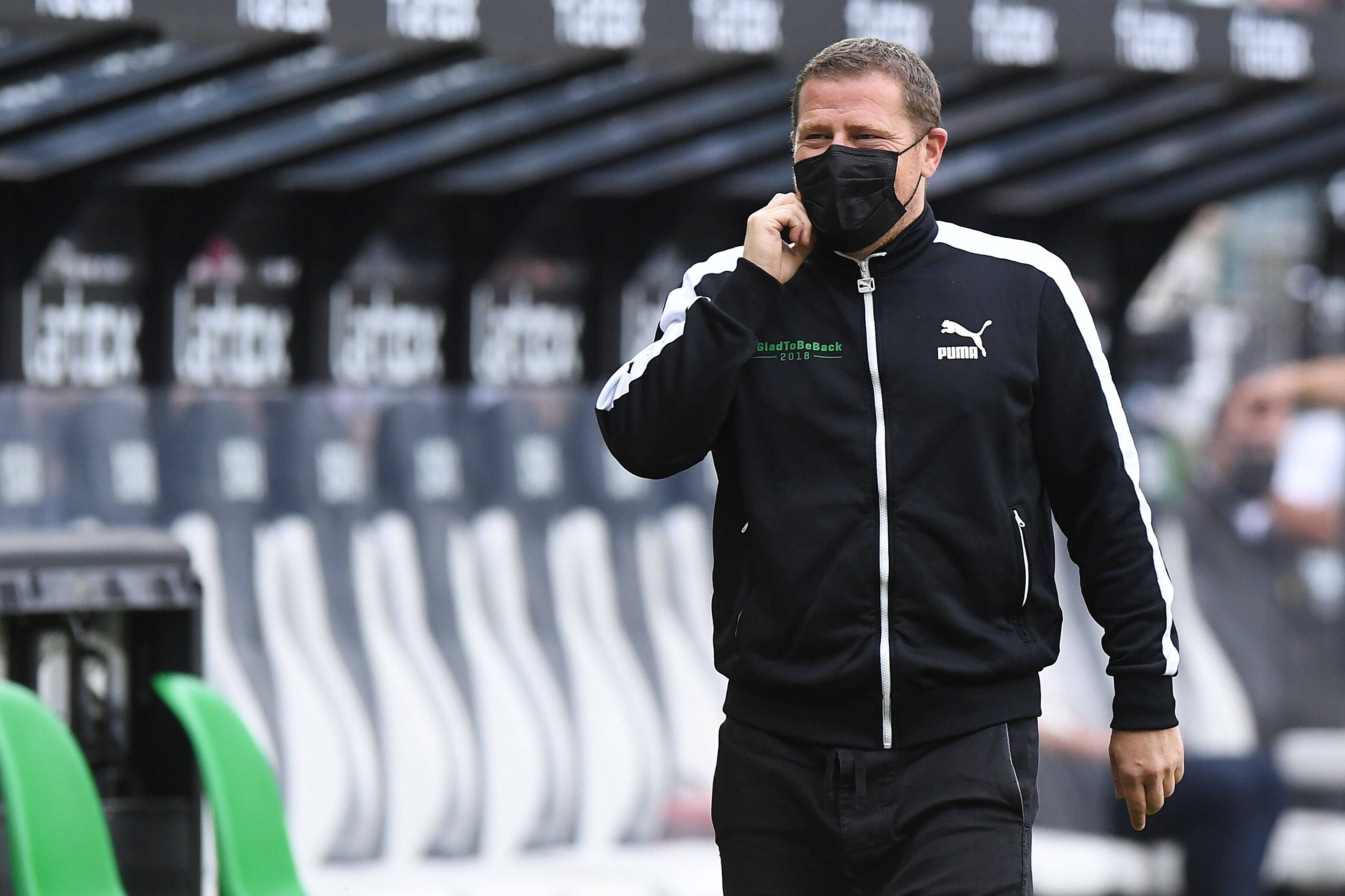 Gladbach-Manager Max Eberl beim Bundesliga-Auftakt der Fohlen-Elf am Freitag (13. August 2021) im Borussia-Park gegen Meister Bayern München an der Seitenlinie.