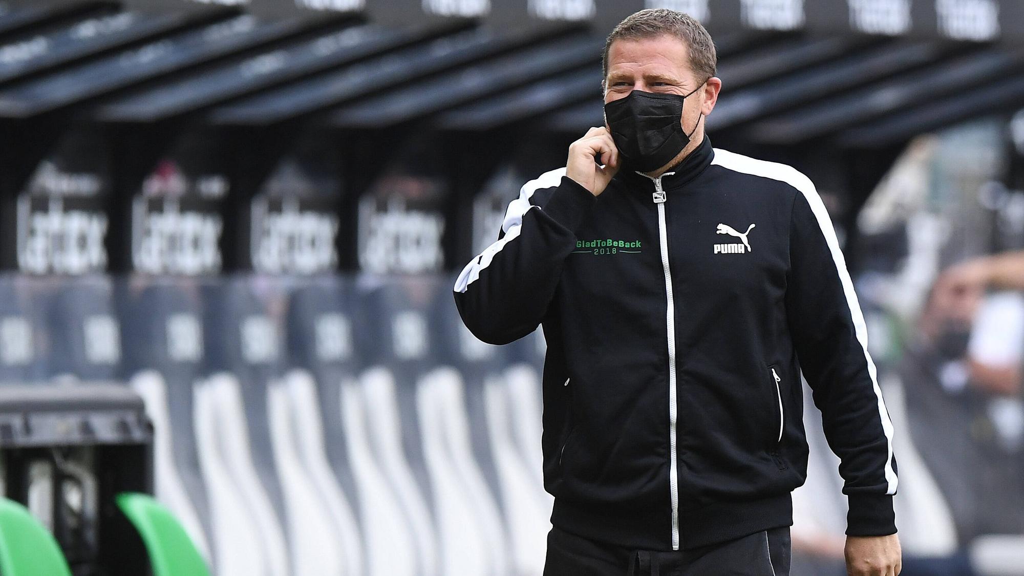 Gladbach-Manager Max Eberl beim Bundesliga-Auftakt der Fohlen-Elf am Freitag (13. August 2021) im Borussia-Park gegen Meister Bayern München an der Seitenlinie.