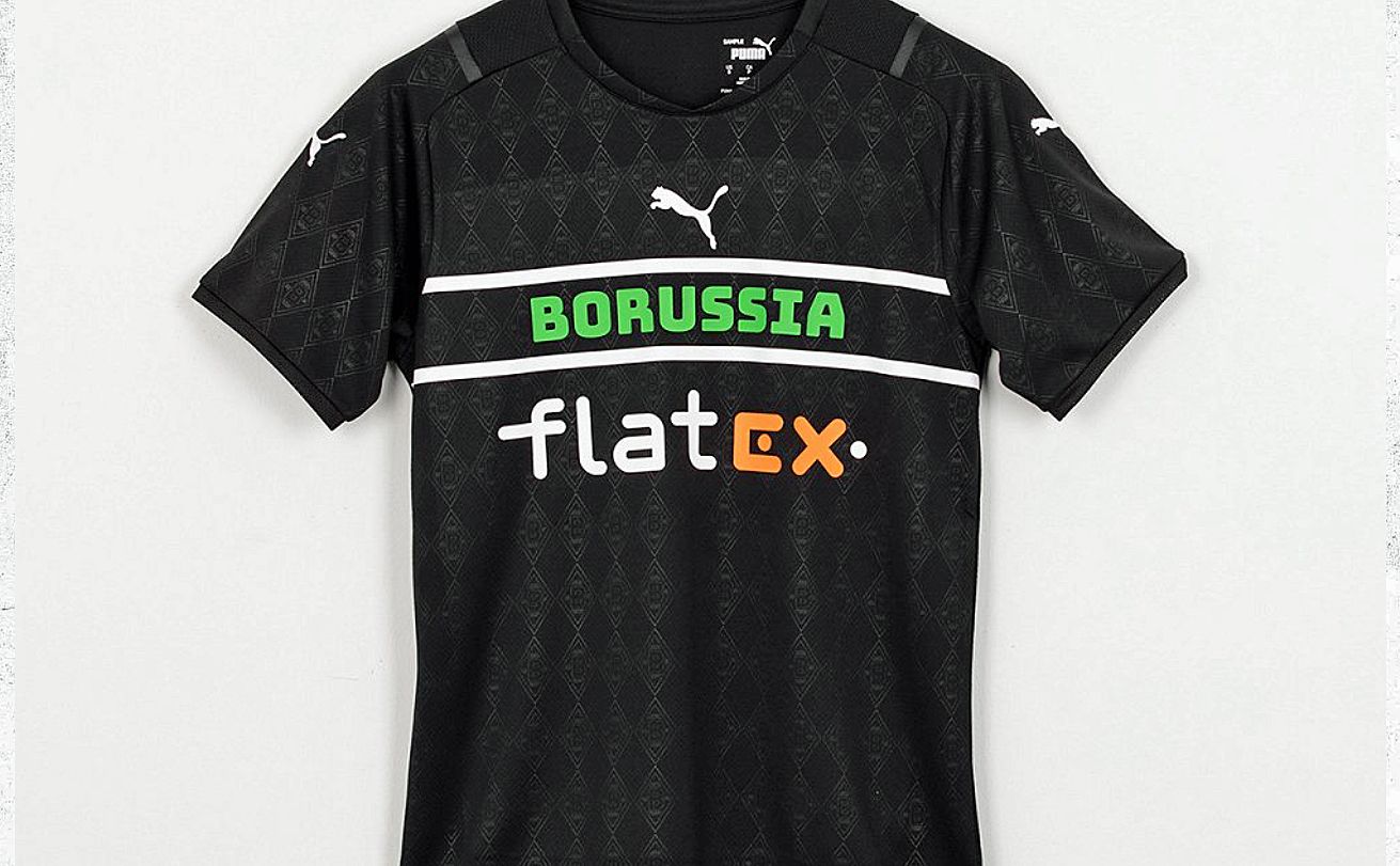 Borussia Mönchengladbach hat am Donnerstag (19. August 2021) das dritte Trikot der Fohlen-Elf für die Spielzeit 2021/2022 vorgestellt. Es ist schwarz, hat keine Raute auf der Brust. Es trägt den Schriftzug „Borussia“ auf der Brust.