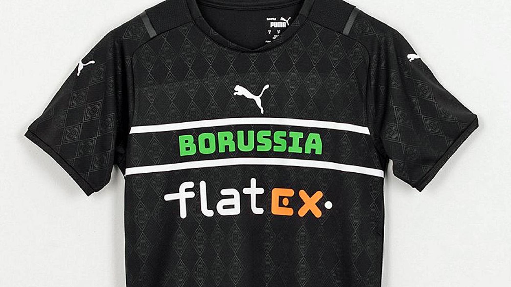 Borussia Mönchengladbach hat am Donnerstag (19. August 2021) das dritte Trikot der Fohlen-Elf für die Spielzeit 2021/2022 vorgestellt. Es ist schwarz, hat keine Raute auf der Brust. Es trägt den Schriftzug „Borussia“ auf der Brust.