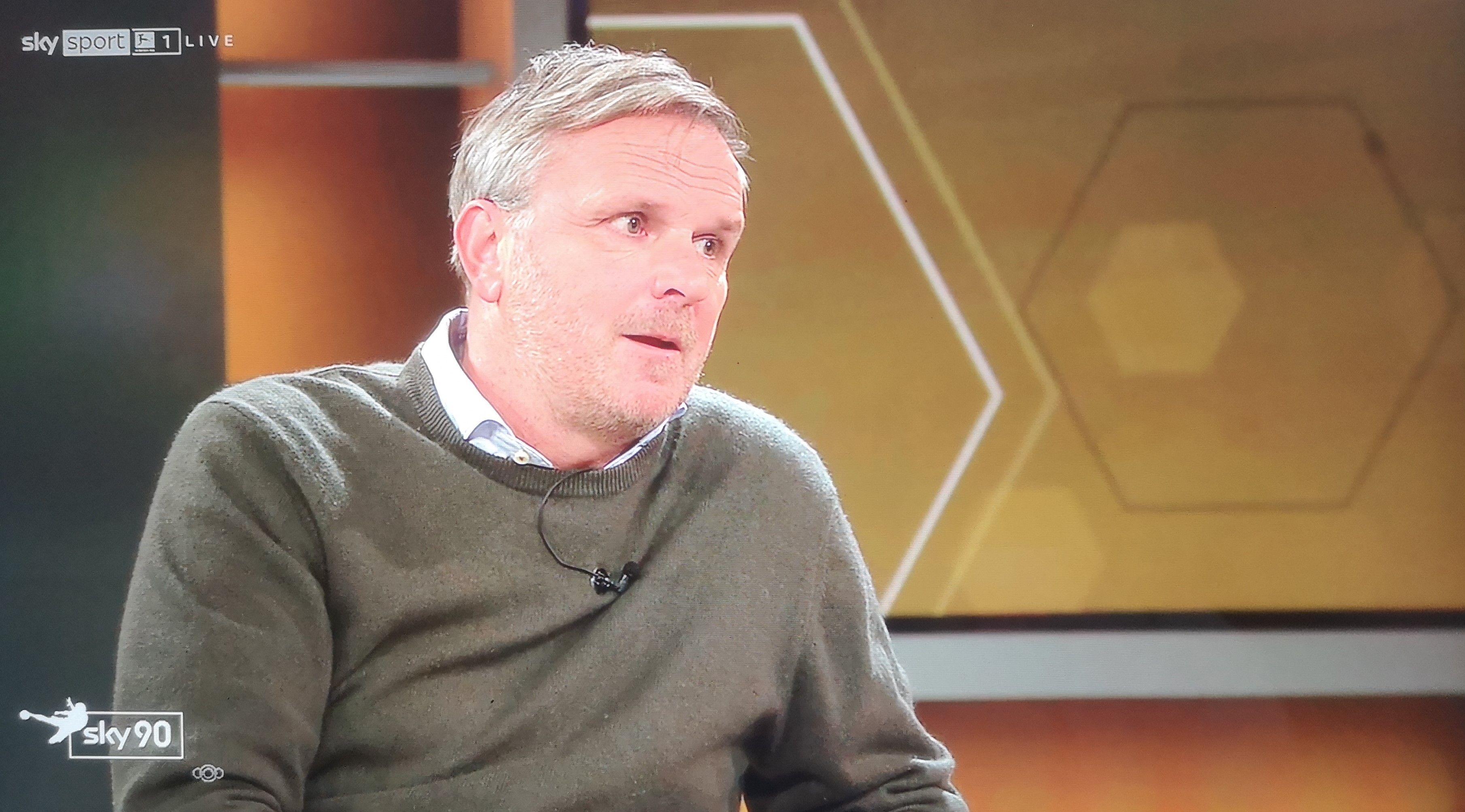 Sky90, am 22. August 2021 mit Dietmar Hamann, Friedhelm Funkel und Fritz von Thurn und Taxis. Screenshots der Übertragung bei Sky.