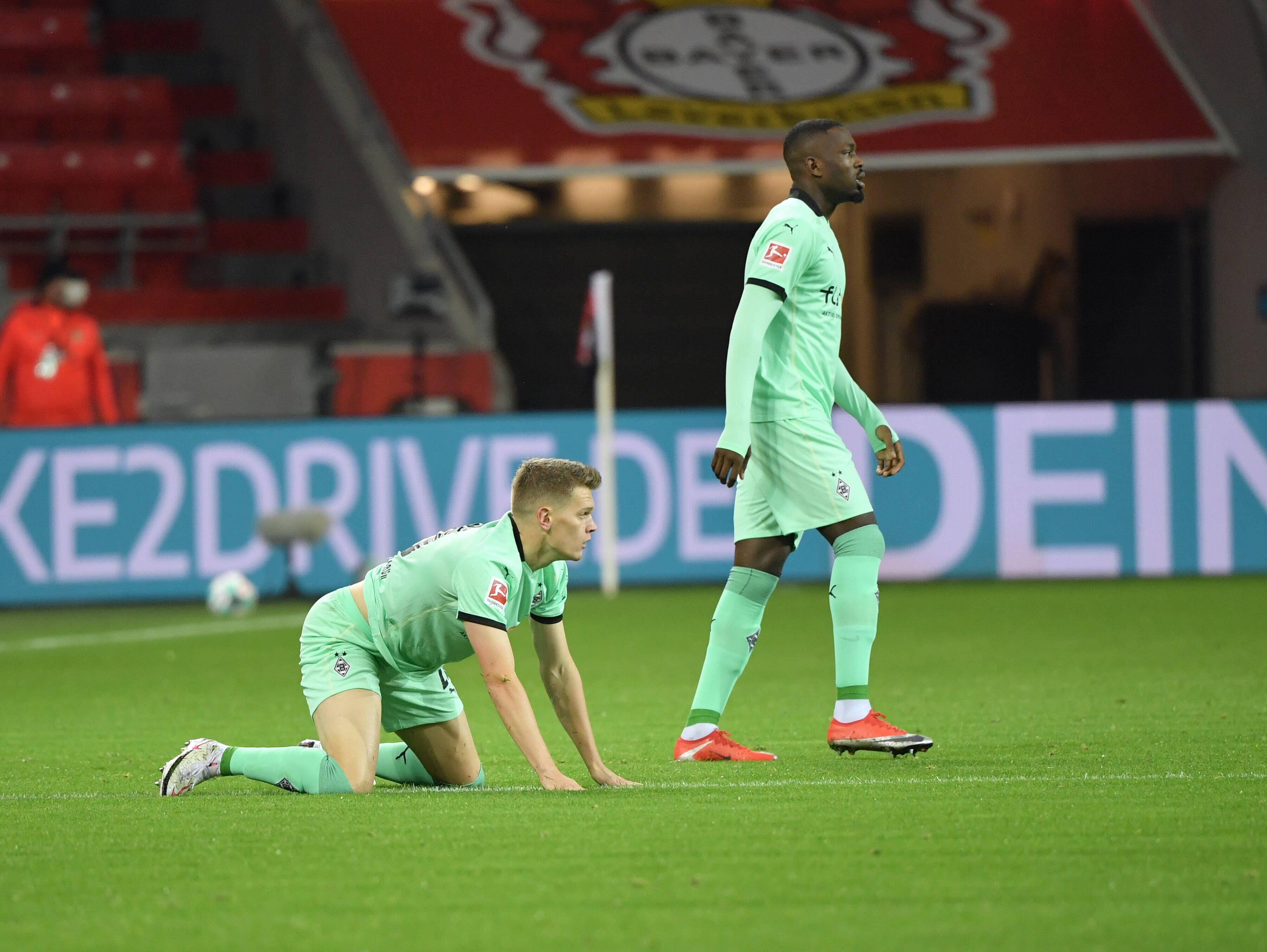 Matthias Ginter Borussia Moenchengladbach, dahinter Marcus Thuram Borussia Moenchengladbach 08.11.2020