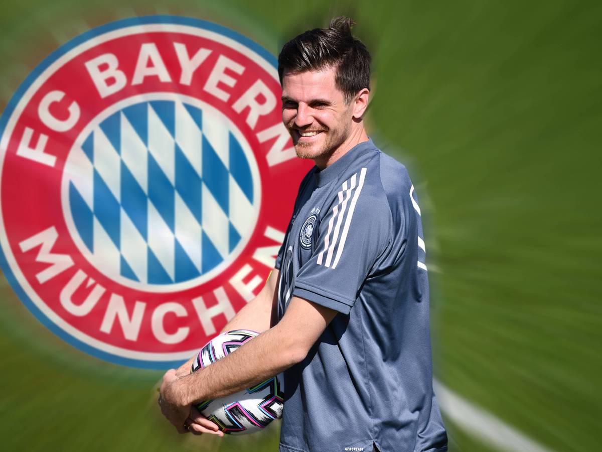 FOTOMONTAGE: FC Bayern will offenbar Jonas Hofmann verpflichten. Archivfoto Jonas HOFMANN, lacht,lachen,lachend,optimistisch,gutgelaunt, Aktion,Einzelbild,angeschnittenes Einzelmotiv,