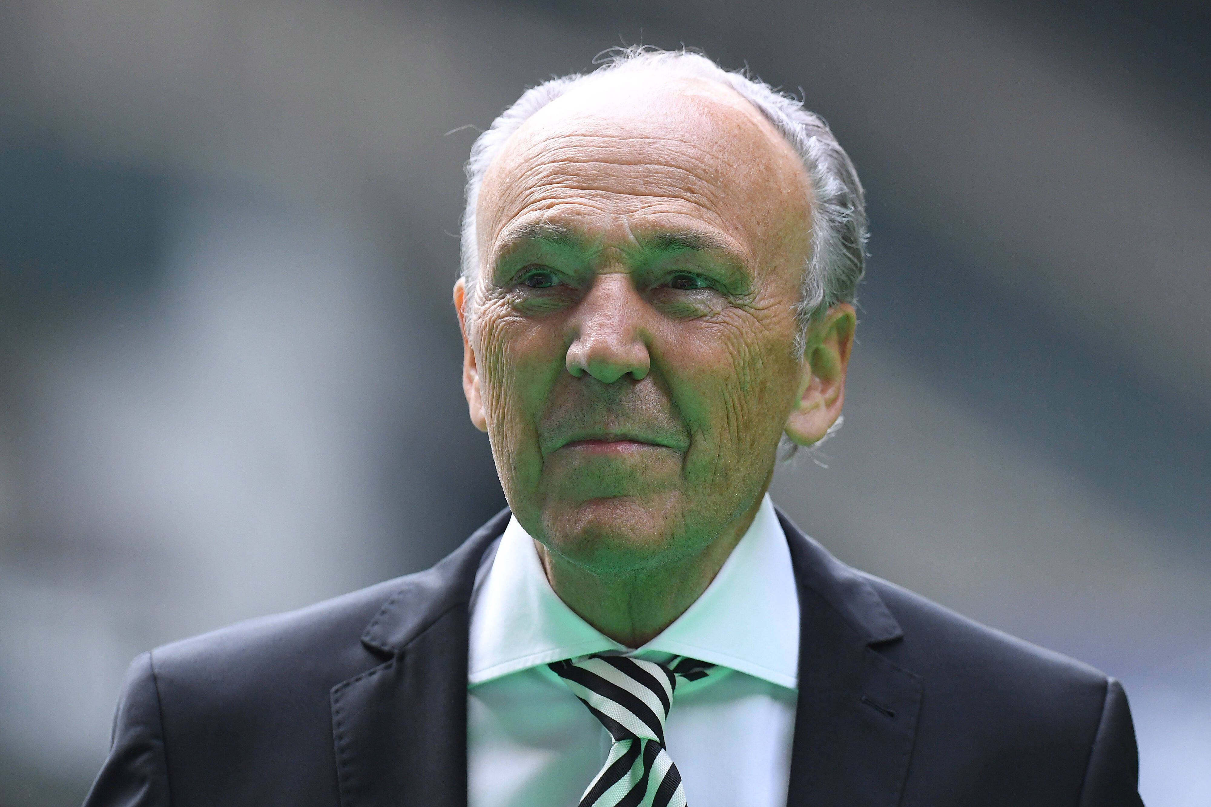 Gladbach-Präsident Rolf Königs milde lächelnd auf der Mitgliederversammlung von Borussia Mönchengladbach am 10.08.2021 im Borussia-Park.