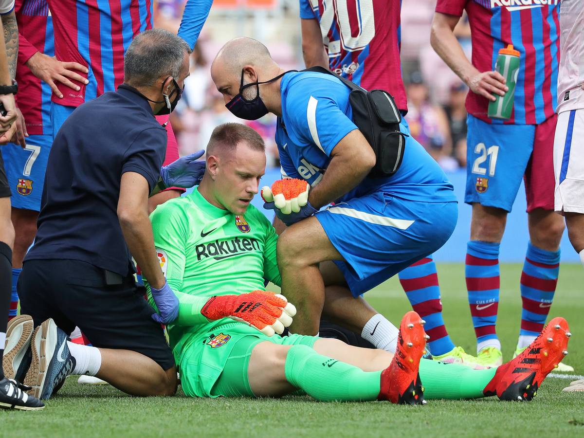 Marc-André ter Stegen, ehemaliger Torhüter von Borussia Mönchengladbach, hat beim FC Barcelona sein Comeback (29. August 2021) im Spiel gegen Getafe gegeben. Und ist dabei auch k.o. gegangen. Der deutsche Nationalspieler muss von Medizinern auf dem Platz behandelt werden.