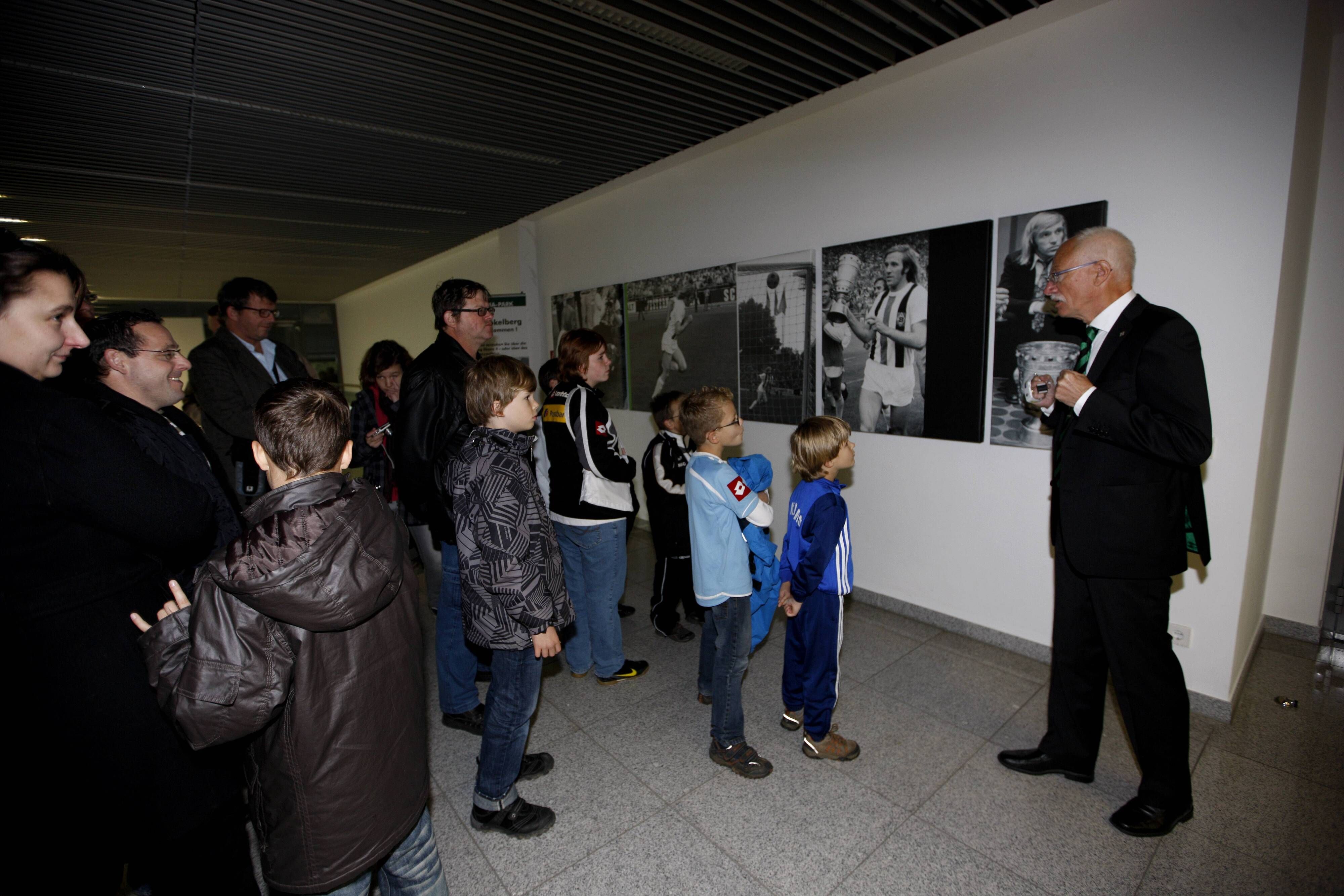 Bei einer Stadionführung im Borussia-Park bekommen VfL-Fans einen exklusiven Eindruck hinter die Kulissen Des Bundesligisten Borussia Mönchengladbach. Das Foto zeigt eine Führung am 20.10.2010