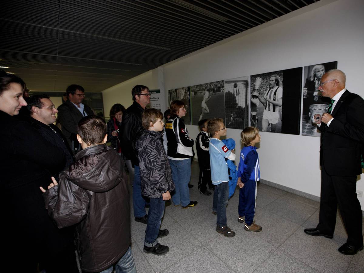 Bei einer Stadionführung im Borussia-Park bekommen VfL-Fans einen exklusiven Eindruck hinter die Kulissen Des Bundesligisten Borussia Mönchengladbach. Das Foto zeigt eine Führung am 20.10.2010