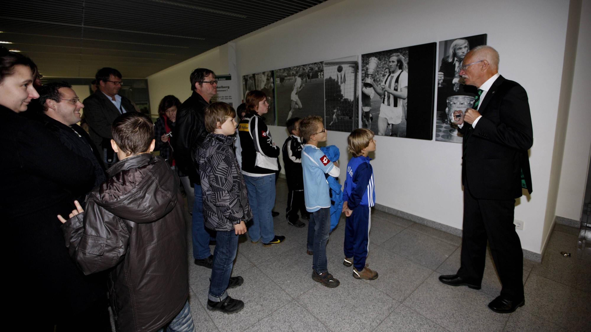 Bei einer Stadionführung im Borussia-Park bekommen VfL-Fans einen exklusiven Eindruck hinter die Kulissen Des Bundesligisten Borussia Mönchengladbach. Das Foto zeigt eine Führung am 20.10.2010