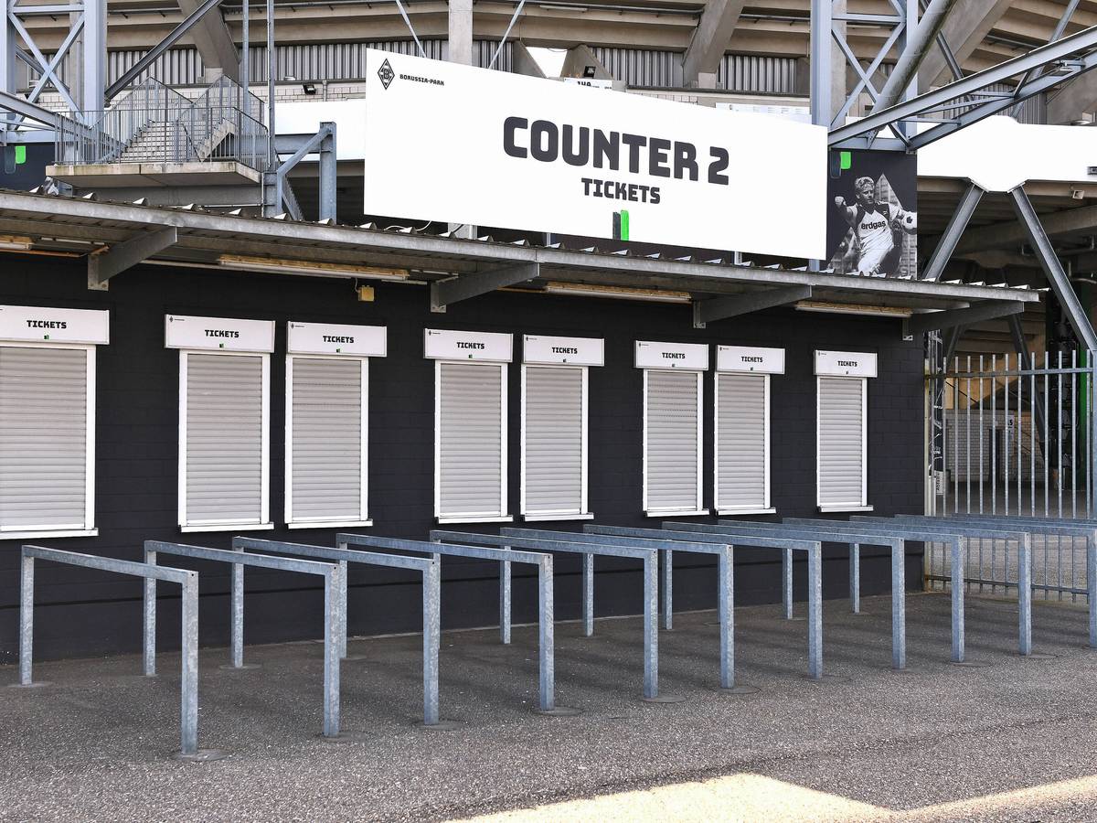 Ein geschlossener Ticket-Counter im Borussia-Park. Dieses Foto vom Stadion in Mönchengladbach stammt aus der Saison 2019/2020.
