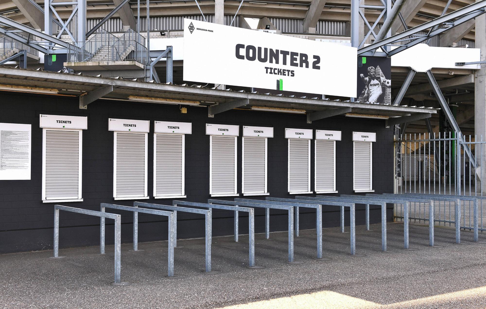 Ein geschlossener Ticket-Counter im Borussia-Park. Dieses Foto vom Stadion in Mönchengladbach stammt aus der Saison 2019/2020.