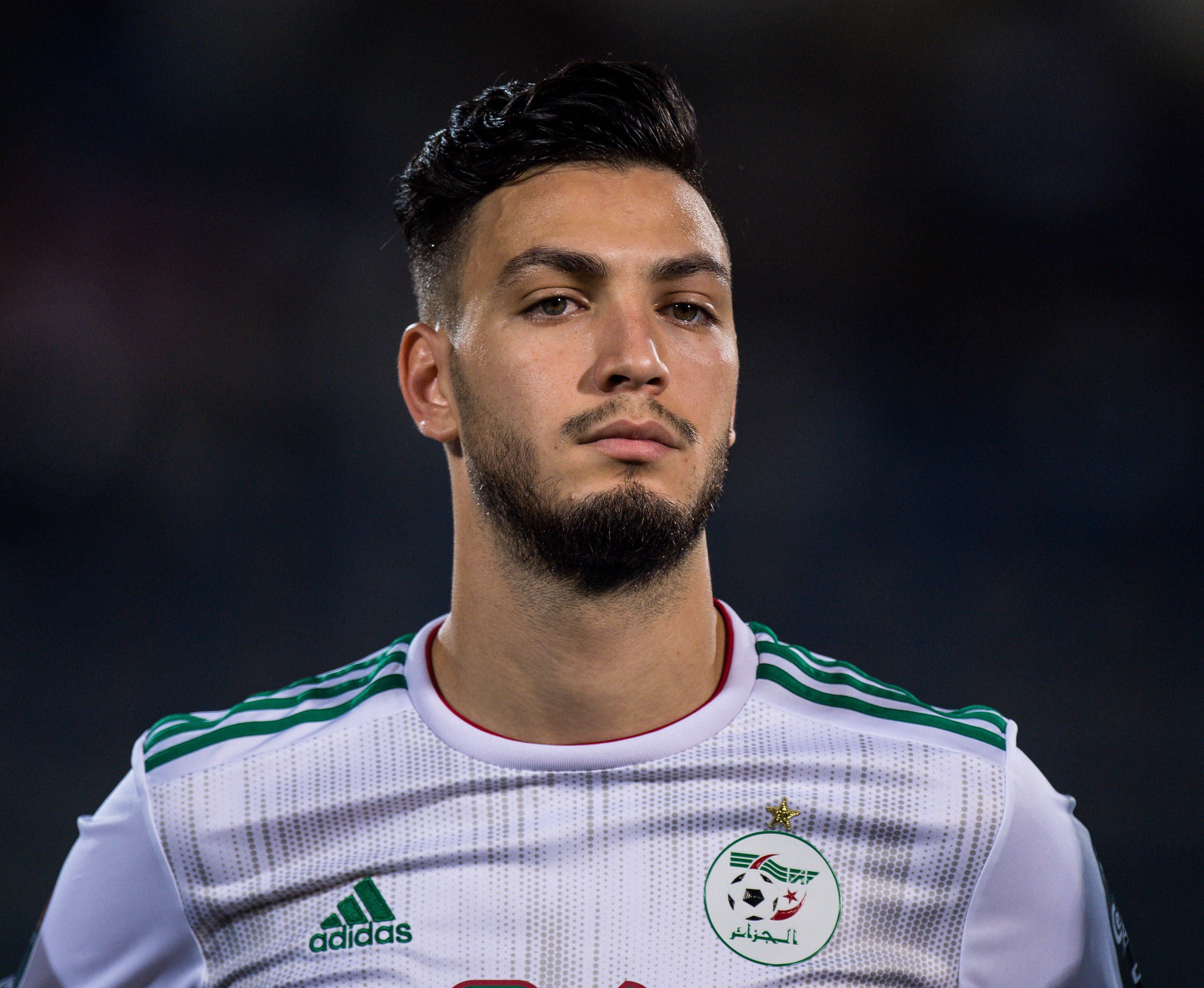 Gladbachs Ramy Bensebaini posiert am 23. Juni 2019 vor einem Spiel der algerischen Nationalmannschaft beim Afrika Cup in Kairo für ein Mannschaftsfoto.