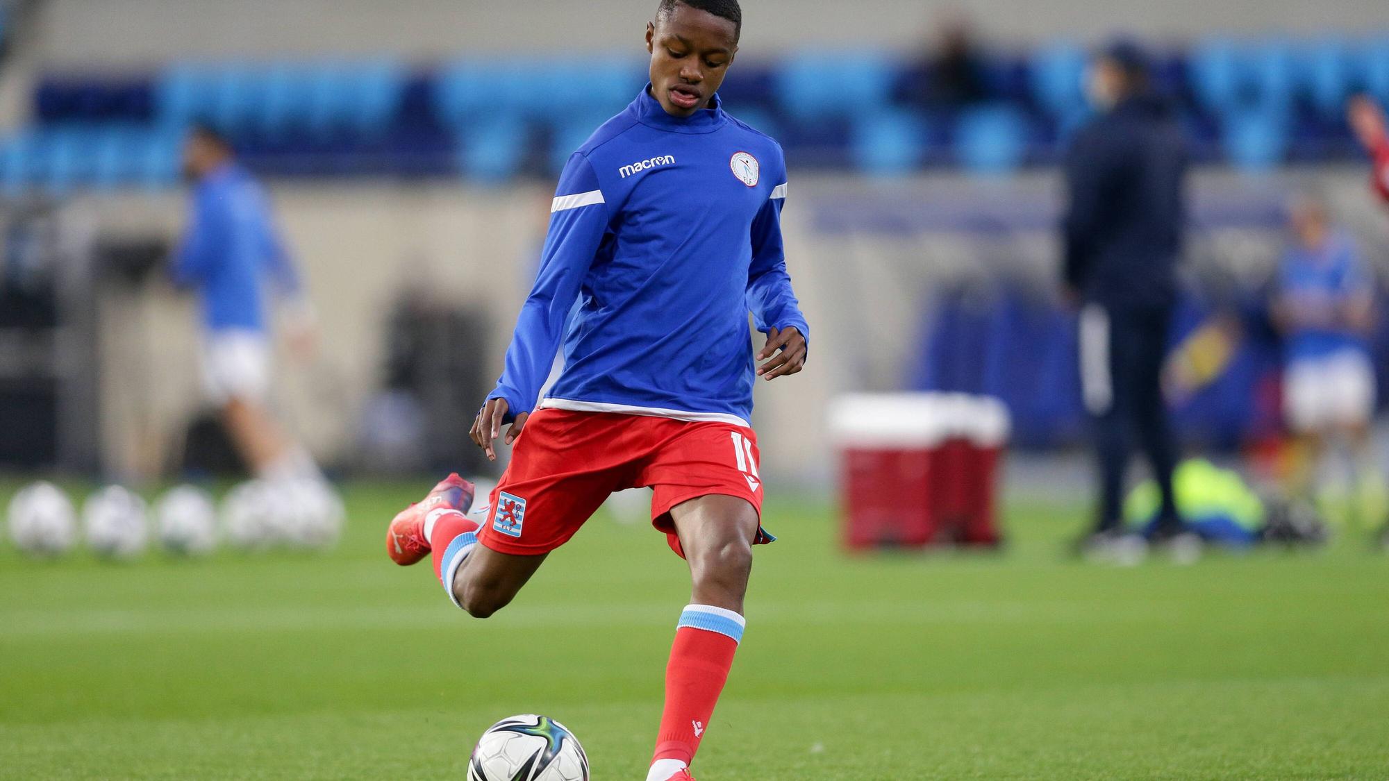 Gladbachs Yvandro Borges Sanches beim Aufwaermen vor dem WM-Qualifikationsspiel zwischen Luxemburg und Aserbaidschan am 1. September 2021.