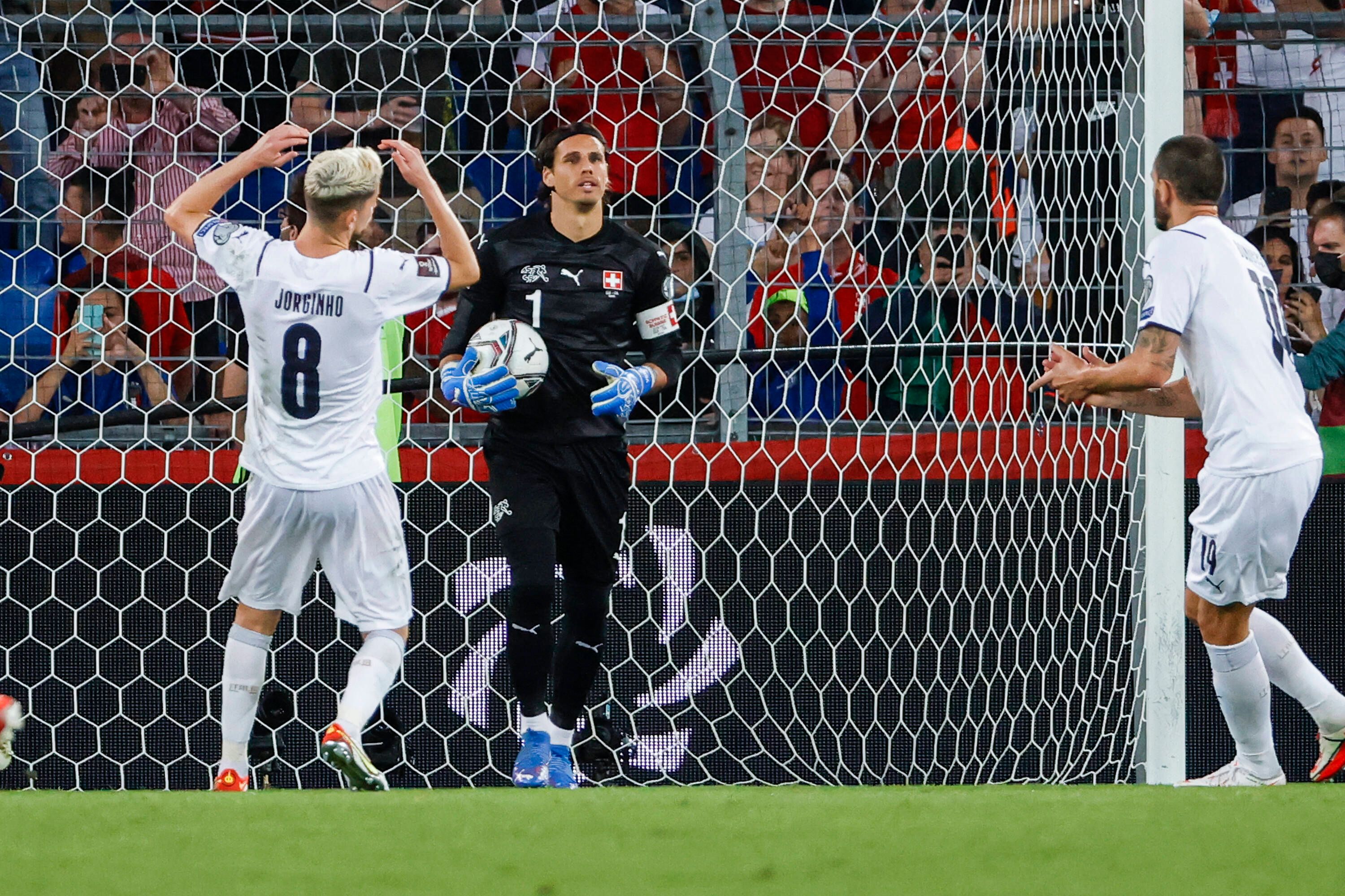 Gladbach-Torhüter Yann Sommer hält beim WM-Qualifikationsspiel der Schweiz gegen Europameister Italien (5. September 2021) einen Elfmeter von Jorginho und somit das 0:0 für die Eidgenossen fest.
