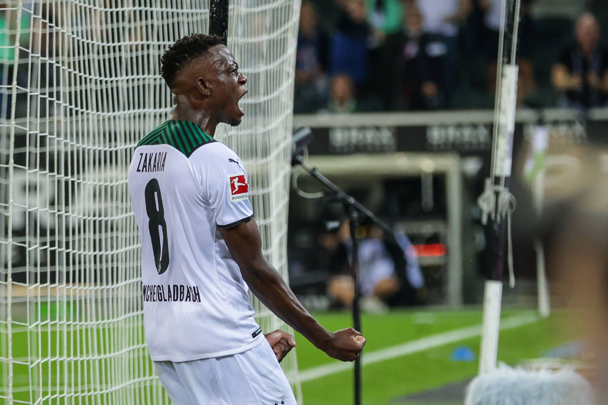 Denis Zakaria, Spieler von Borussia Mönchengladbach bald beiden Fäuste zum Jubel nach seinem Tor im Bundesligaduell am 12. September 2021.