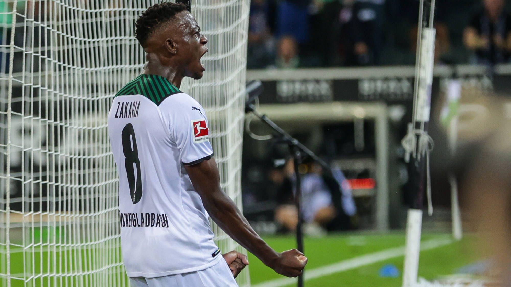 Denis Zakaria, Spieler von Borussia Mönchengladbach bald beiden Fäuste zum Jubel nach seinem Tor im Bundesligaduell am 12. September 2021.