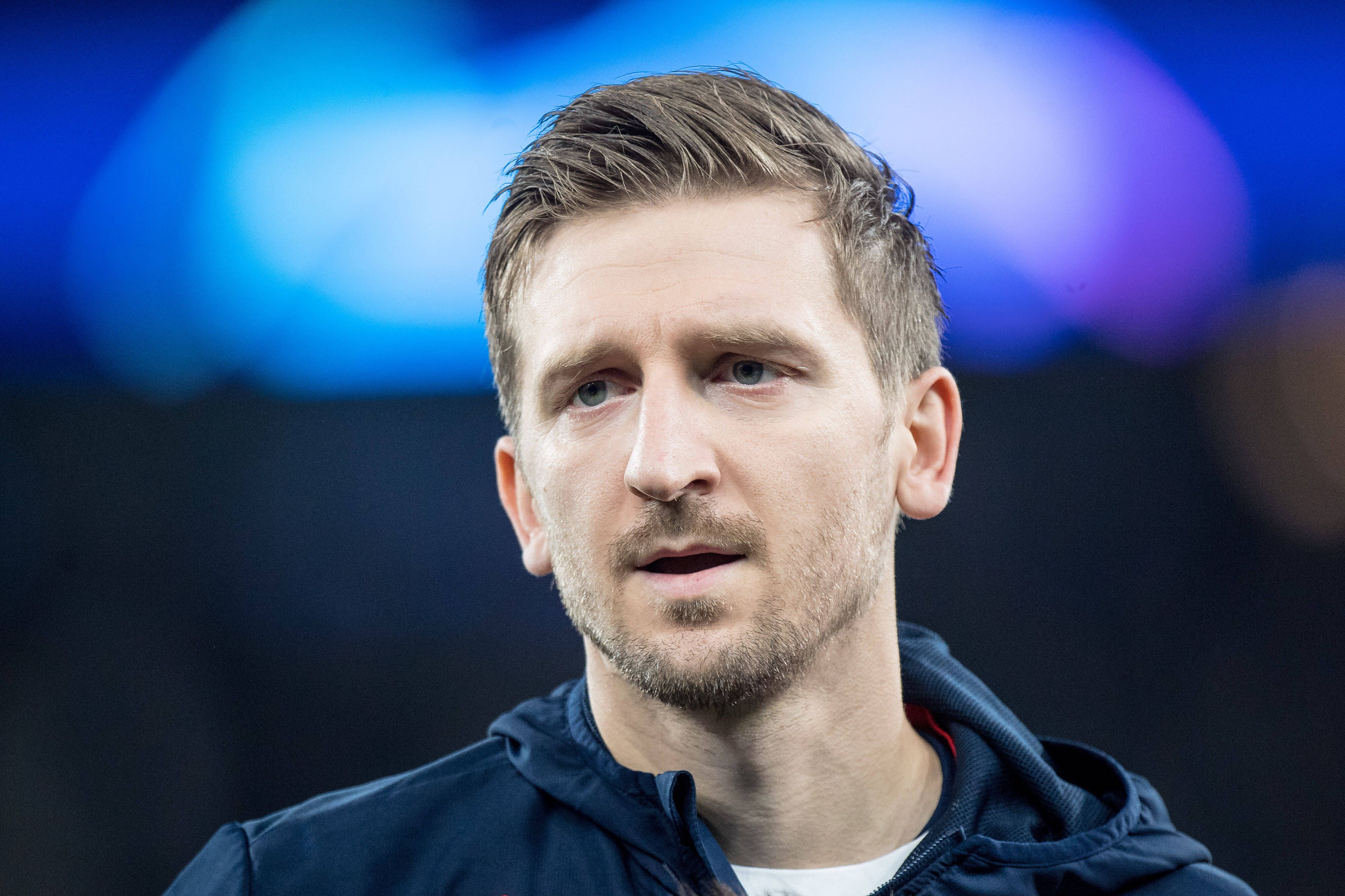 Marko Marin schaut in die Ferne. Man sieht dabei nur sein Gesicht.
