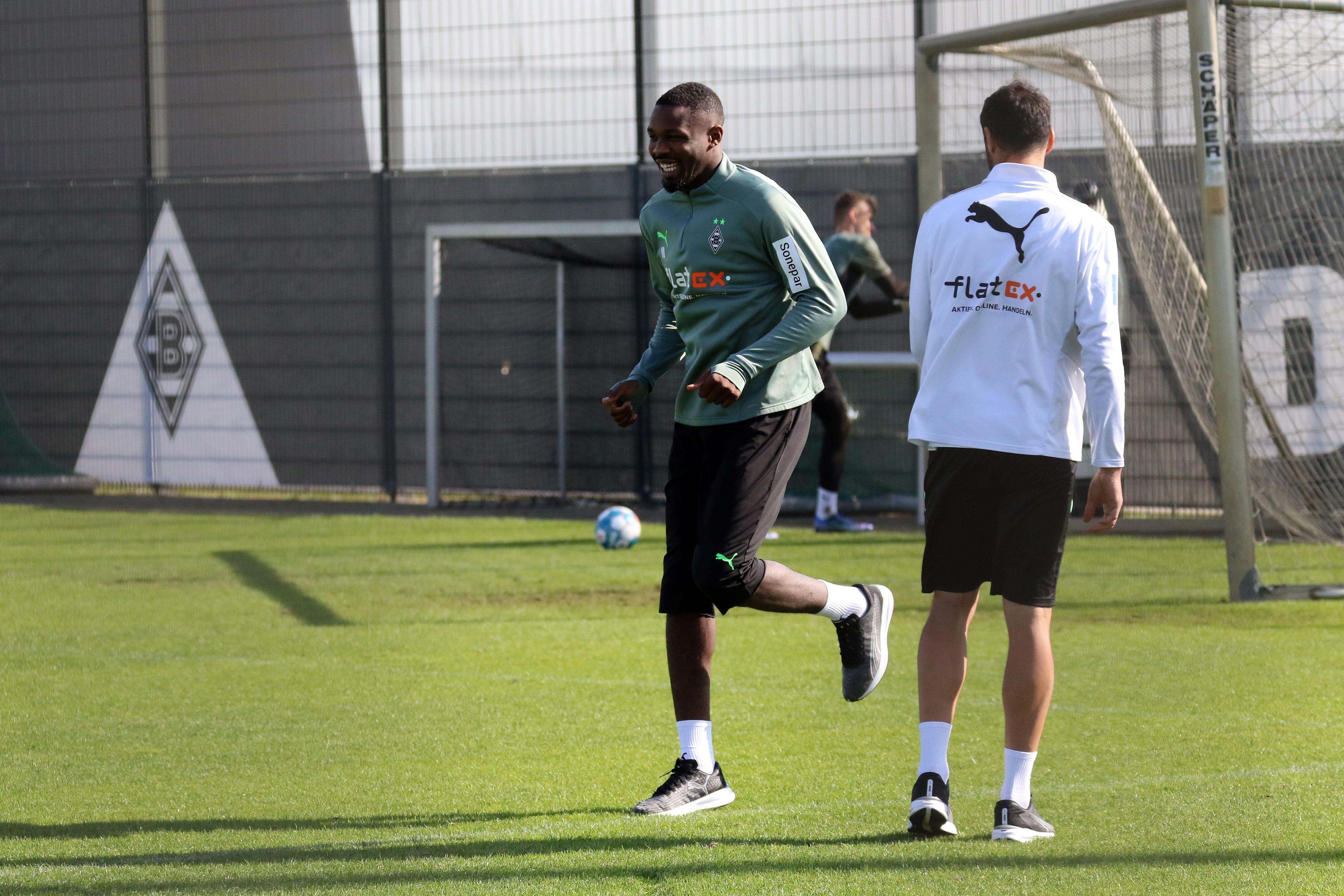 Gut gelaunt absolvierte Marcus Thuram von Borussia Mönchengladbach am Donnerstag (23. September) eine Laufeinheit im Borussia-Park.