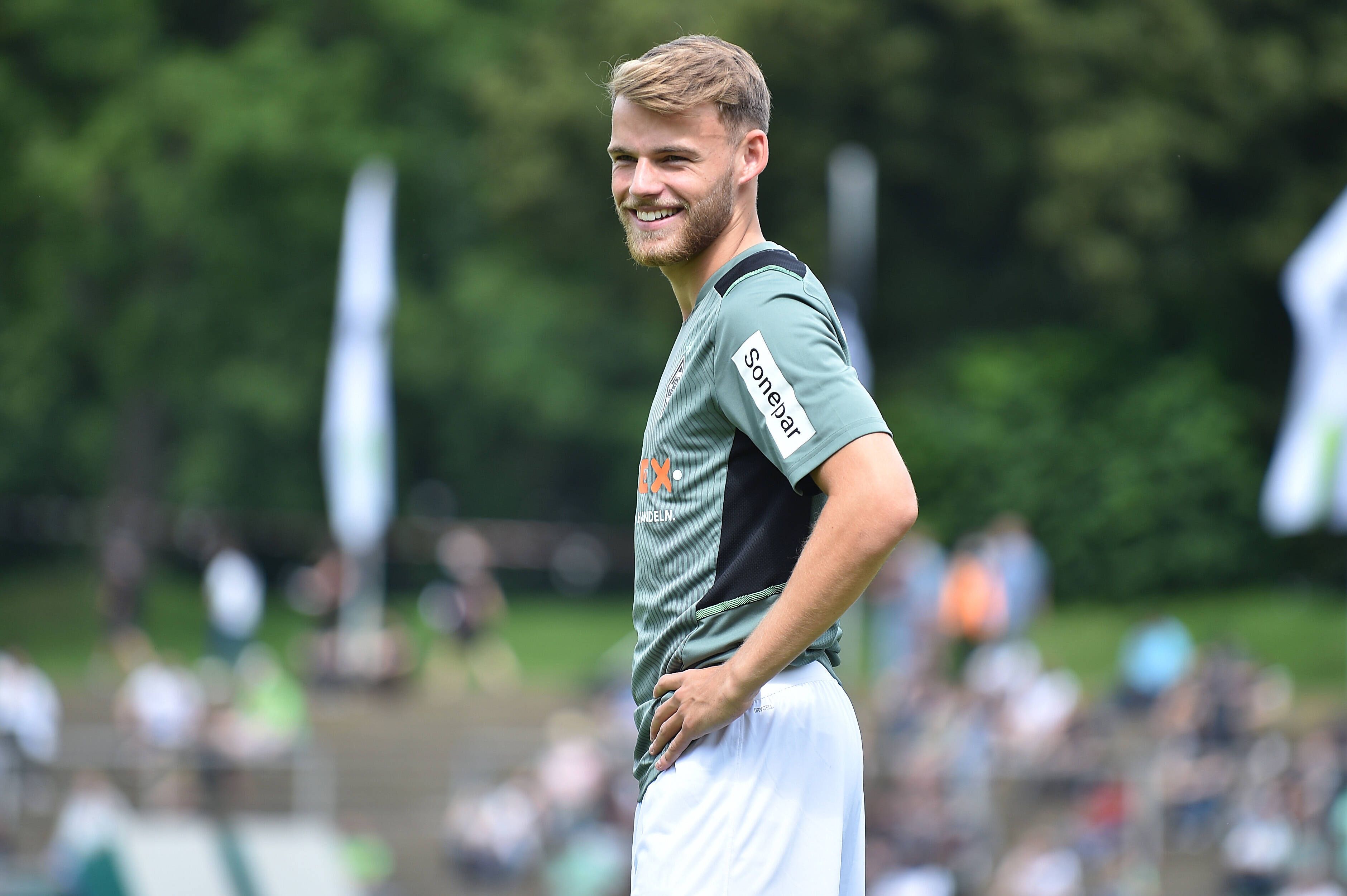 Mika Schroers, lacht beim Spiel gegen Viktoria Köln am 10. Juli 2021.