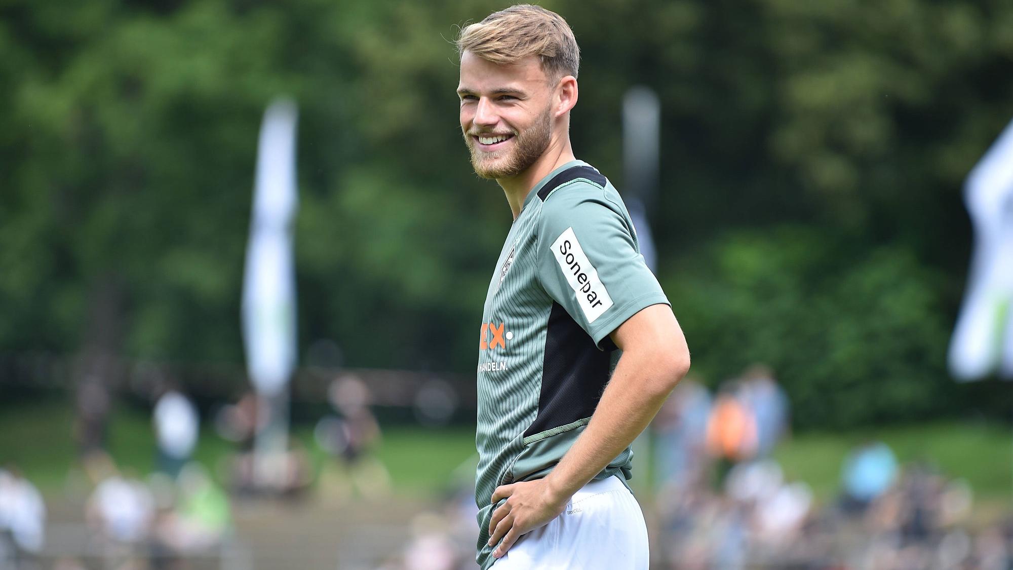 Mika Schroers, lacht beim Spiel gegen Viktoria Köln am 10. Juli 2021.